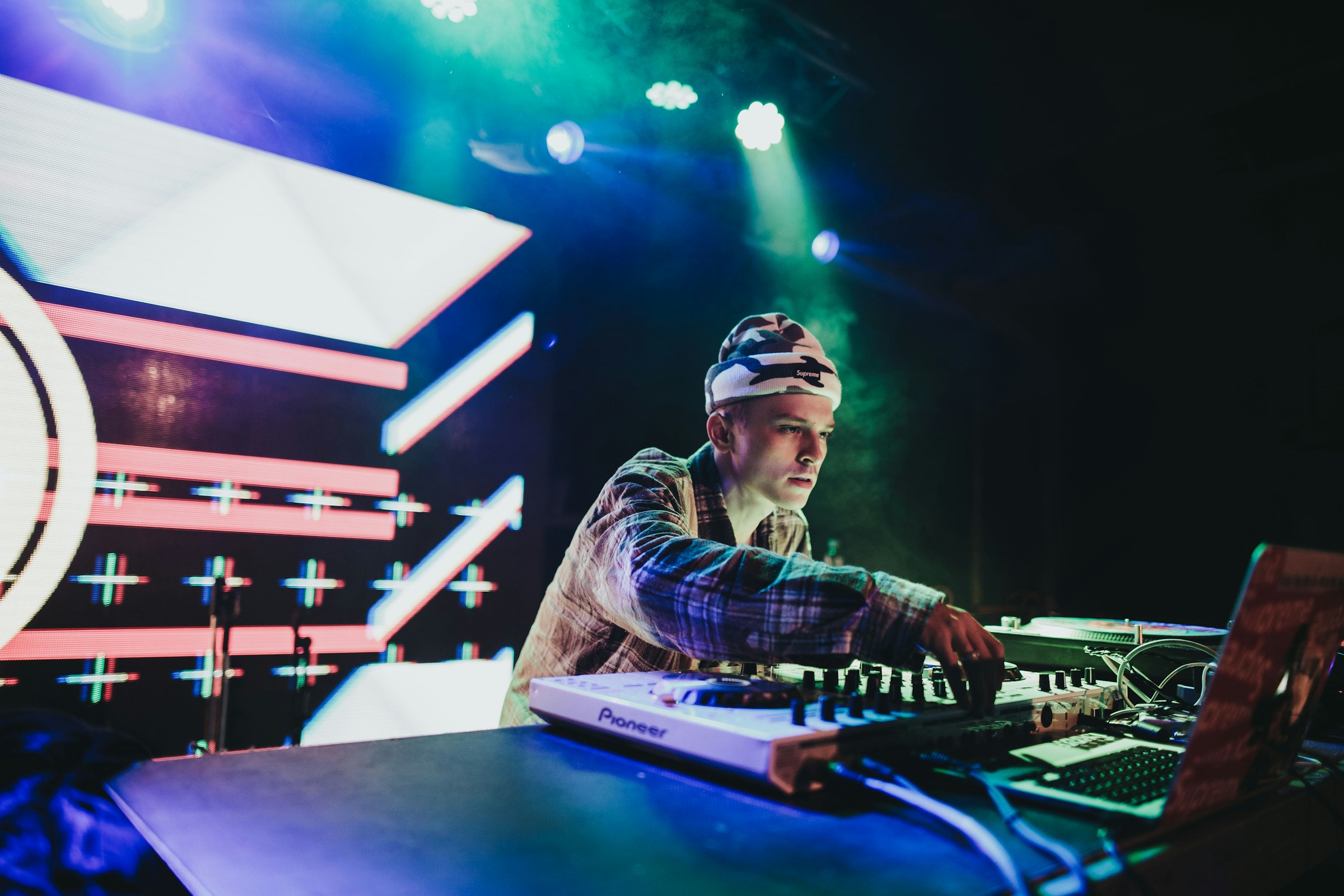 man making beats - Hip Hop vs Pop Music