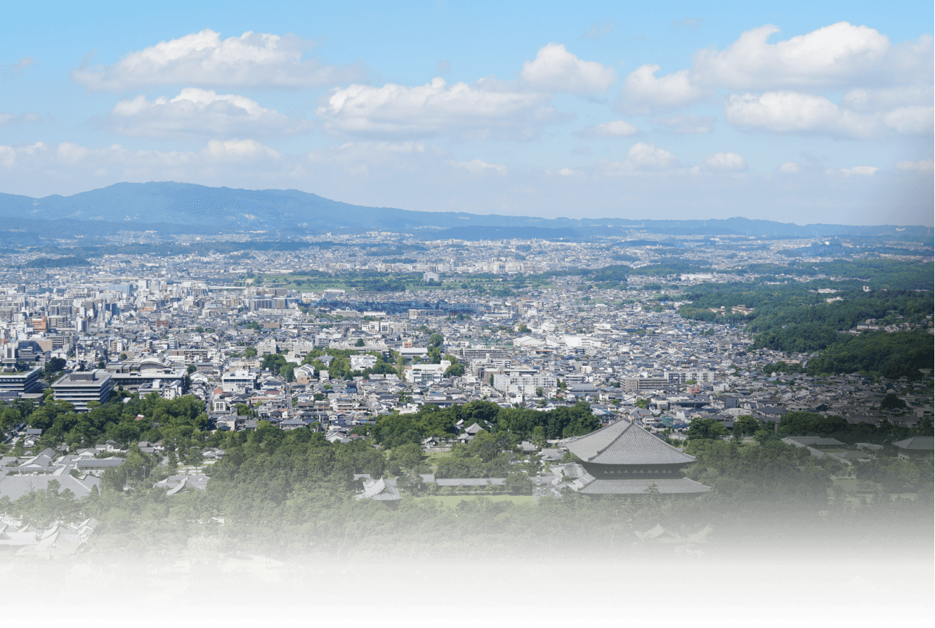 本社を構えている奈良市の自然豊かな市街地の風景