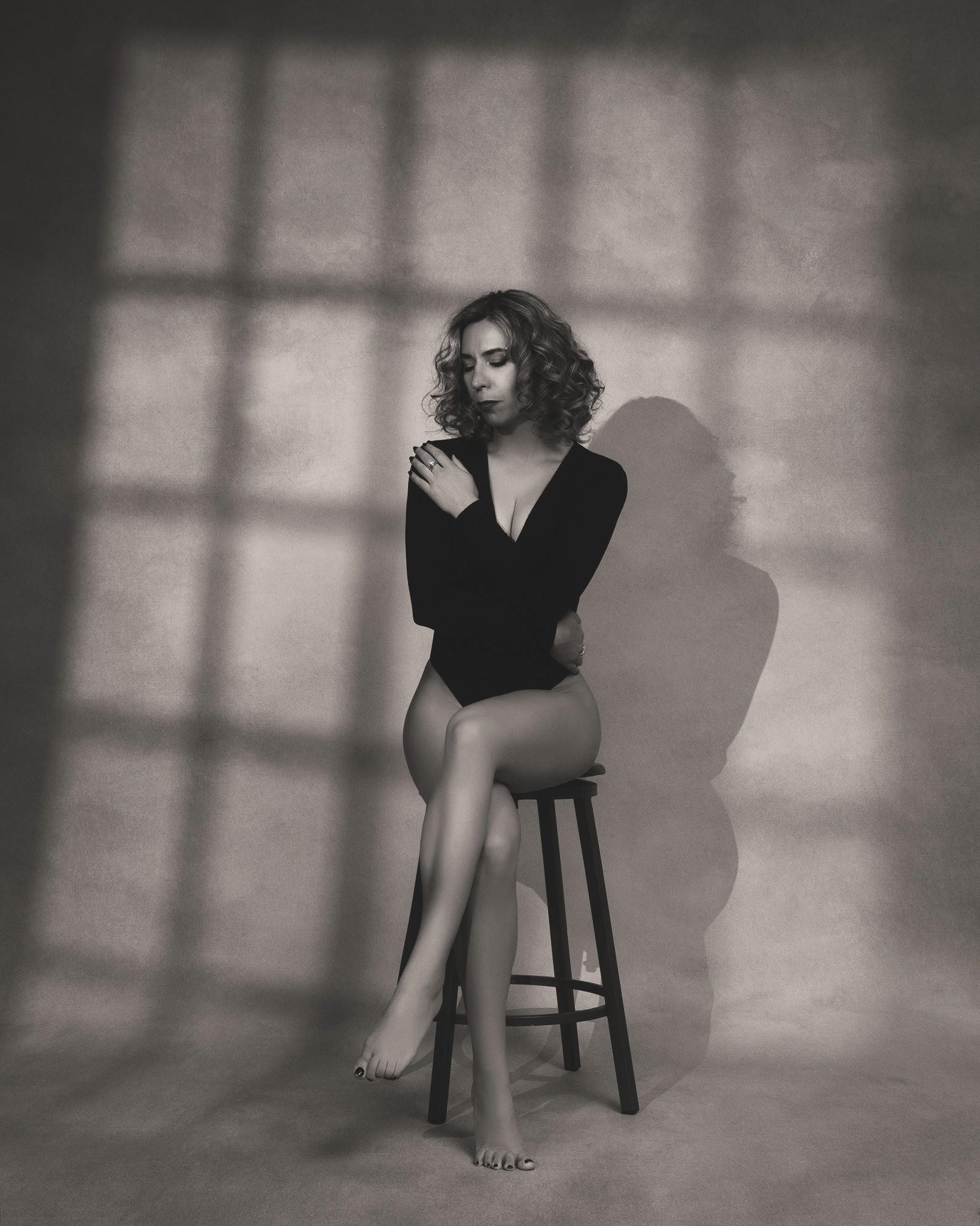 retrato femenino artístico en foto estudio con luz suave