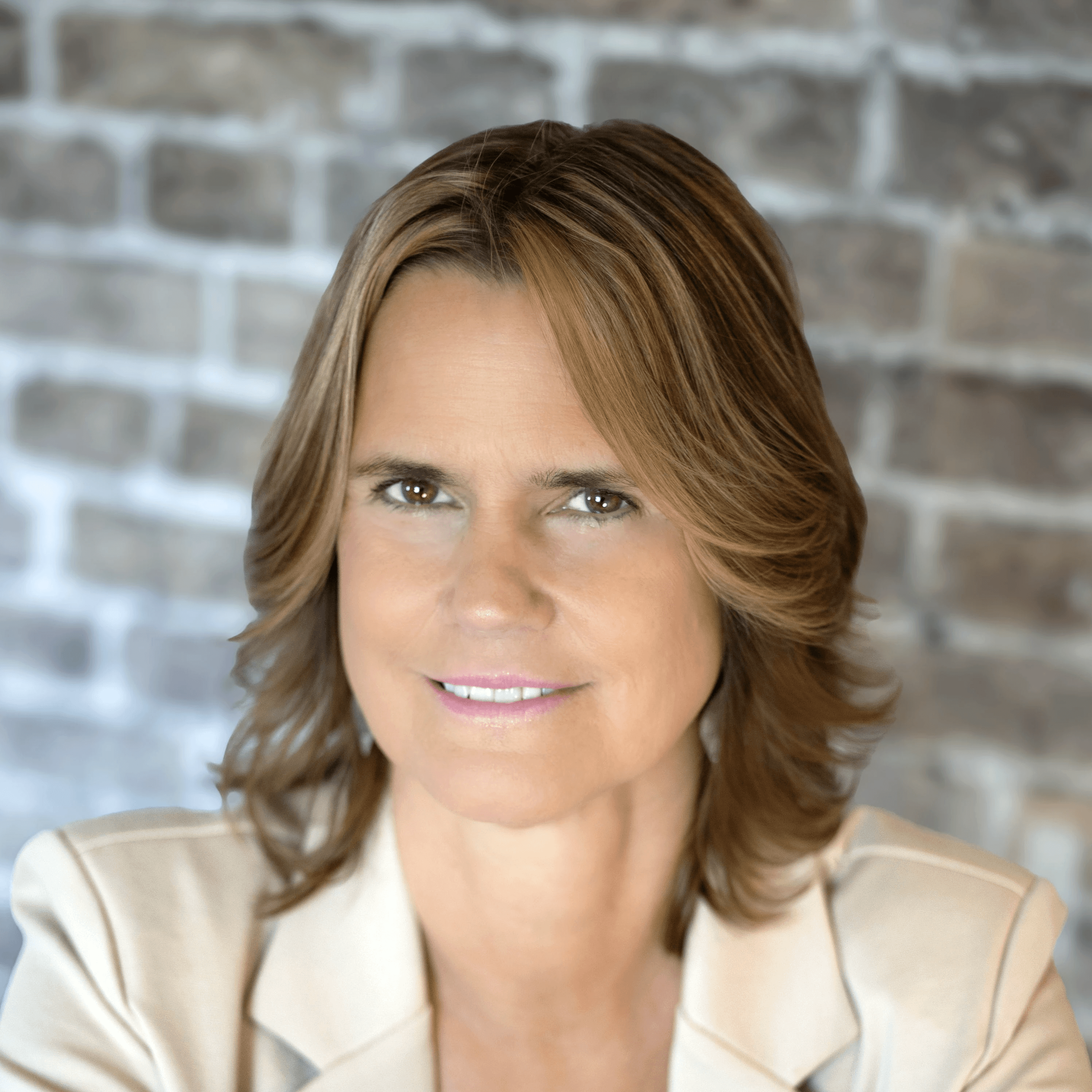 man wearing black shirt