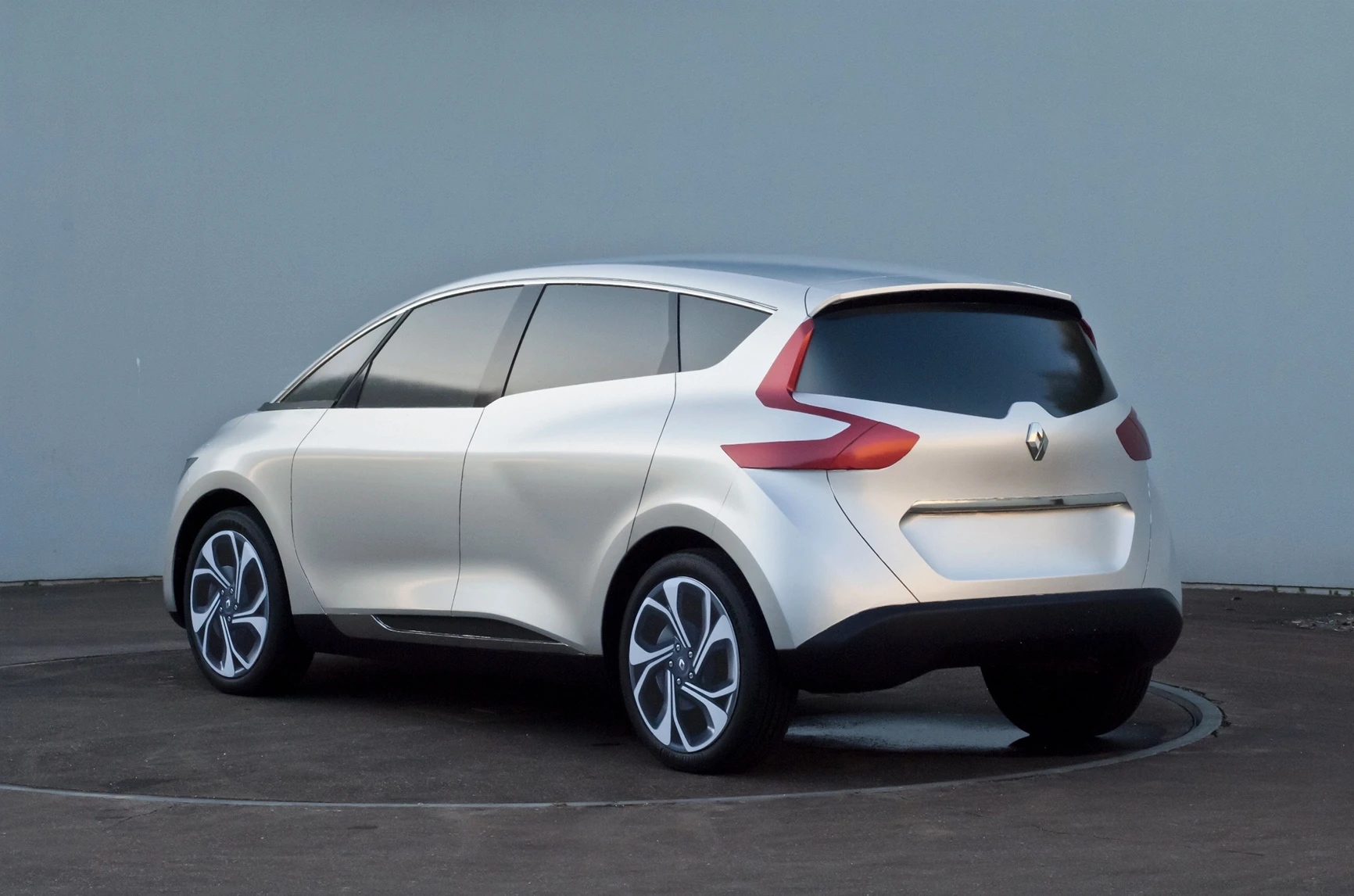 Scenic IV full scale rear