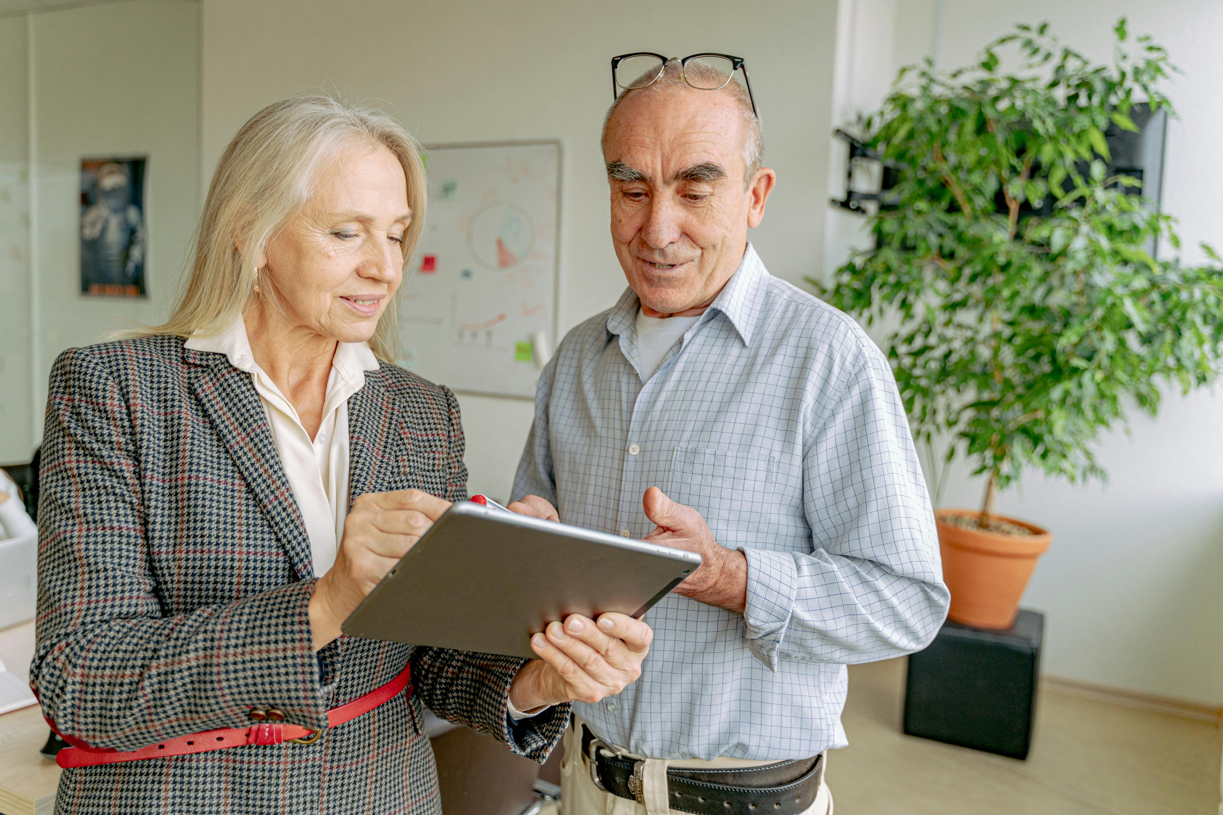 Mortgage broker explaining how to maximise funds