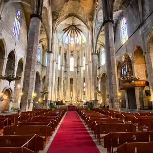 巴塞罗那圣十字大教堂内部