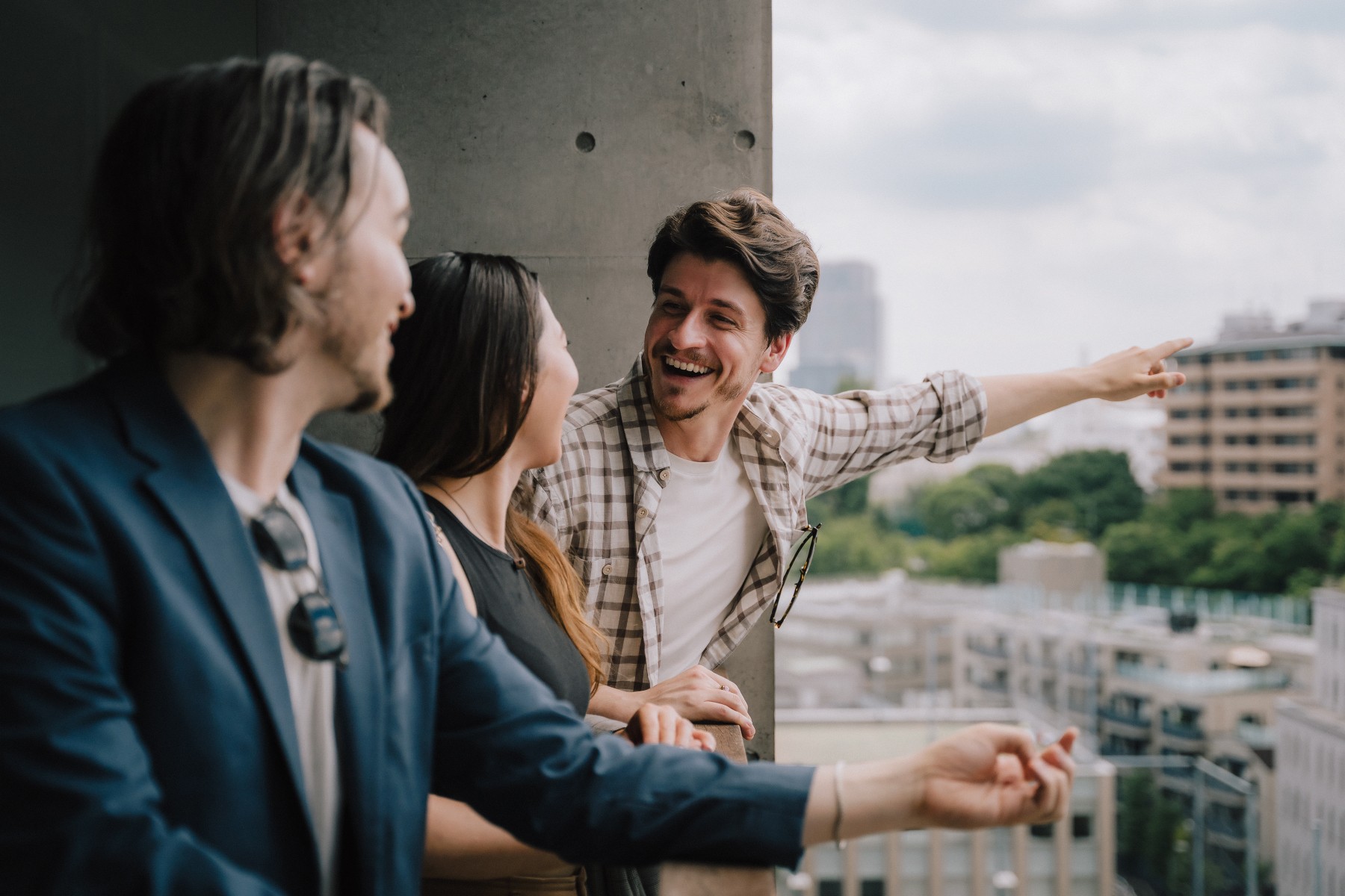 Expats in Japan pointing to their ideal apartment in Tokyo