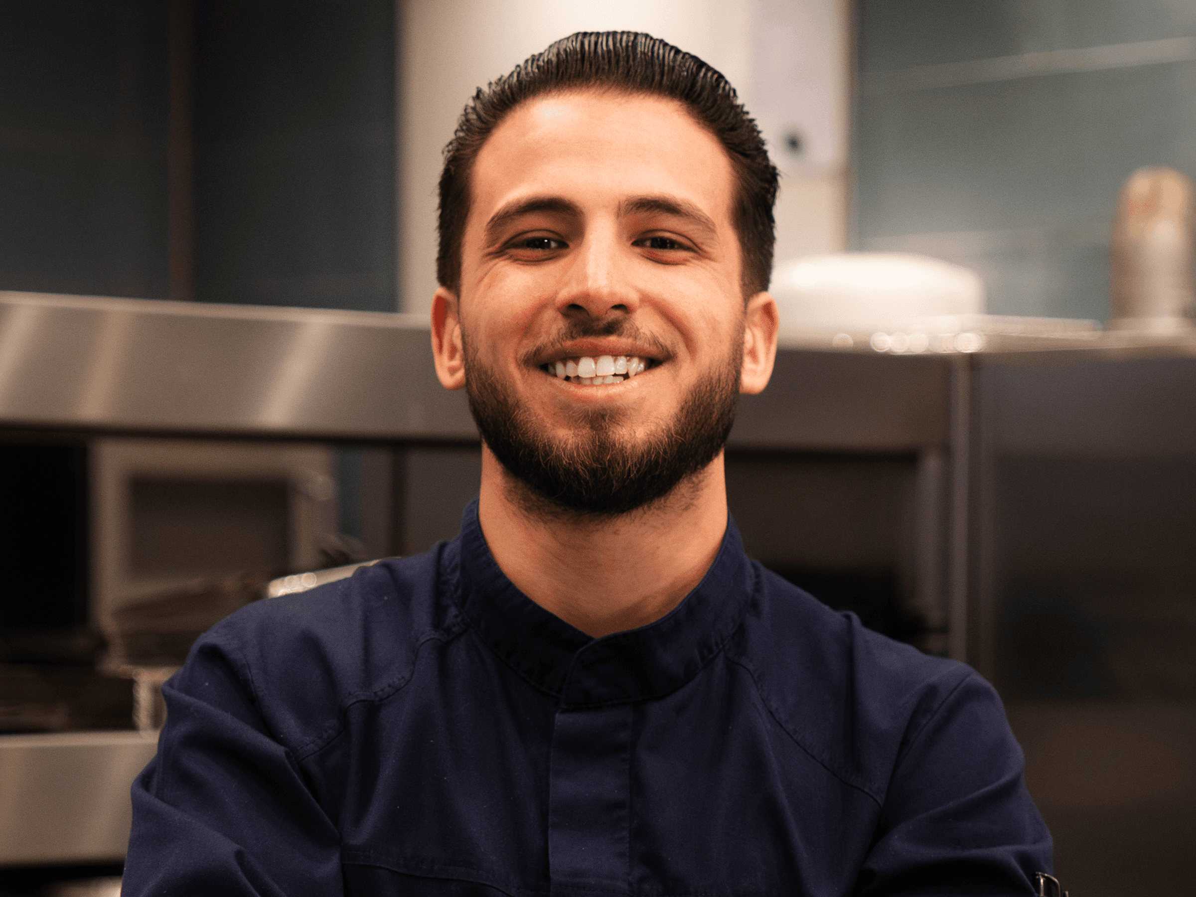 Noury Yahouni, private chef van Noury Chez Vous, in de keuken