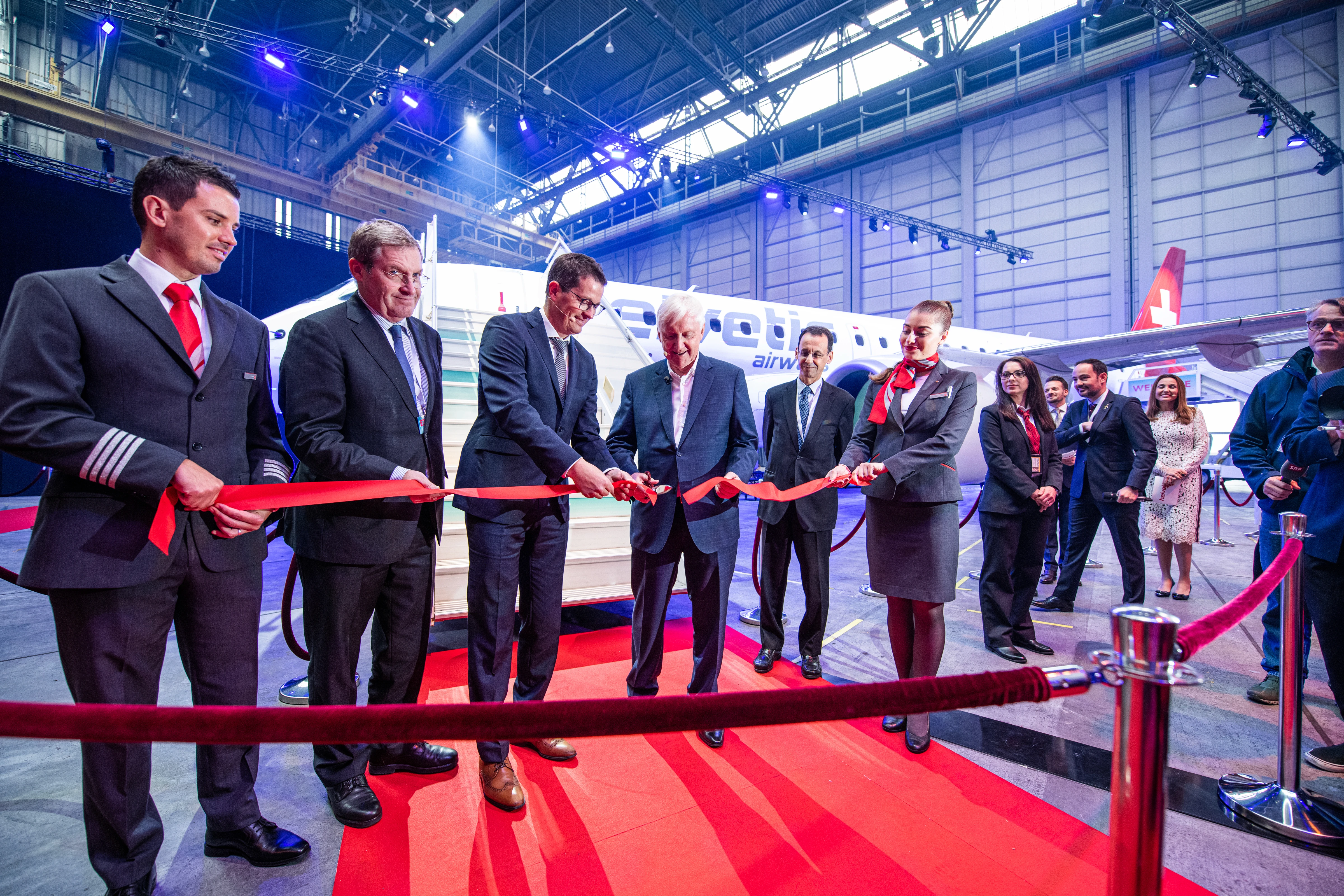 Ribbon-cutting ceremony marking the inauguration of the Embraer E190-E2