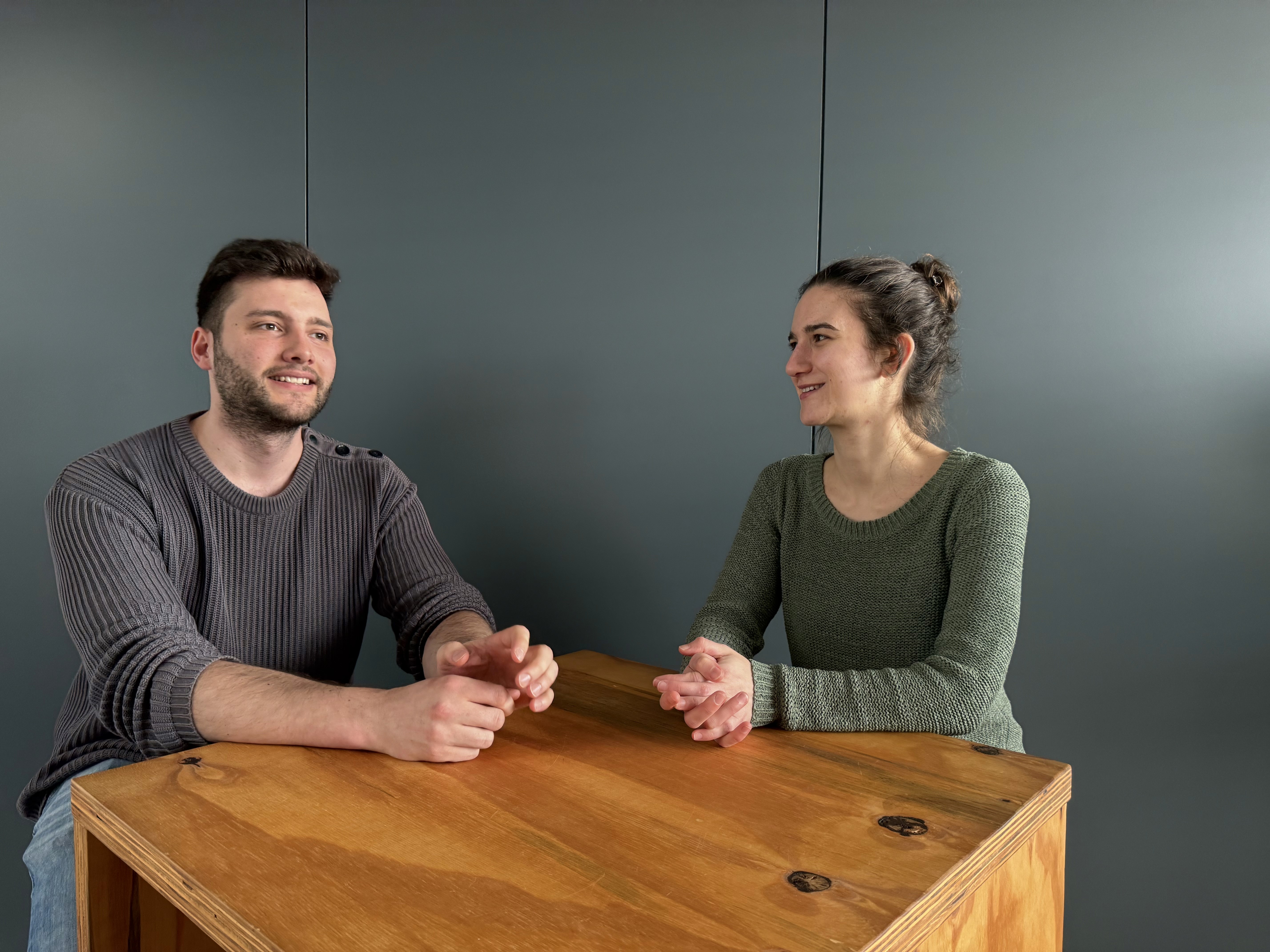 Wissenschaftliche Mitarbeiter des LIAG im Gespräch