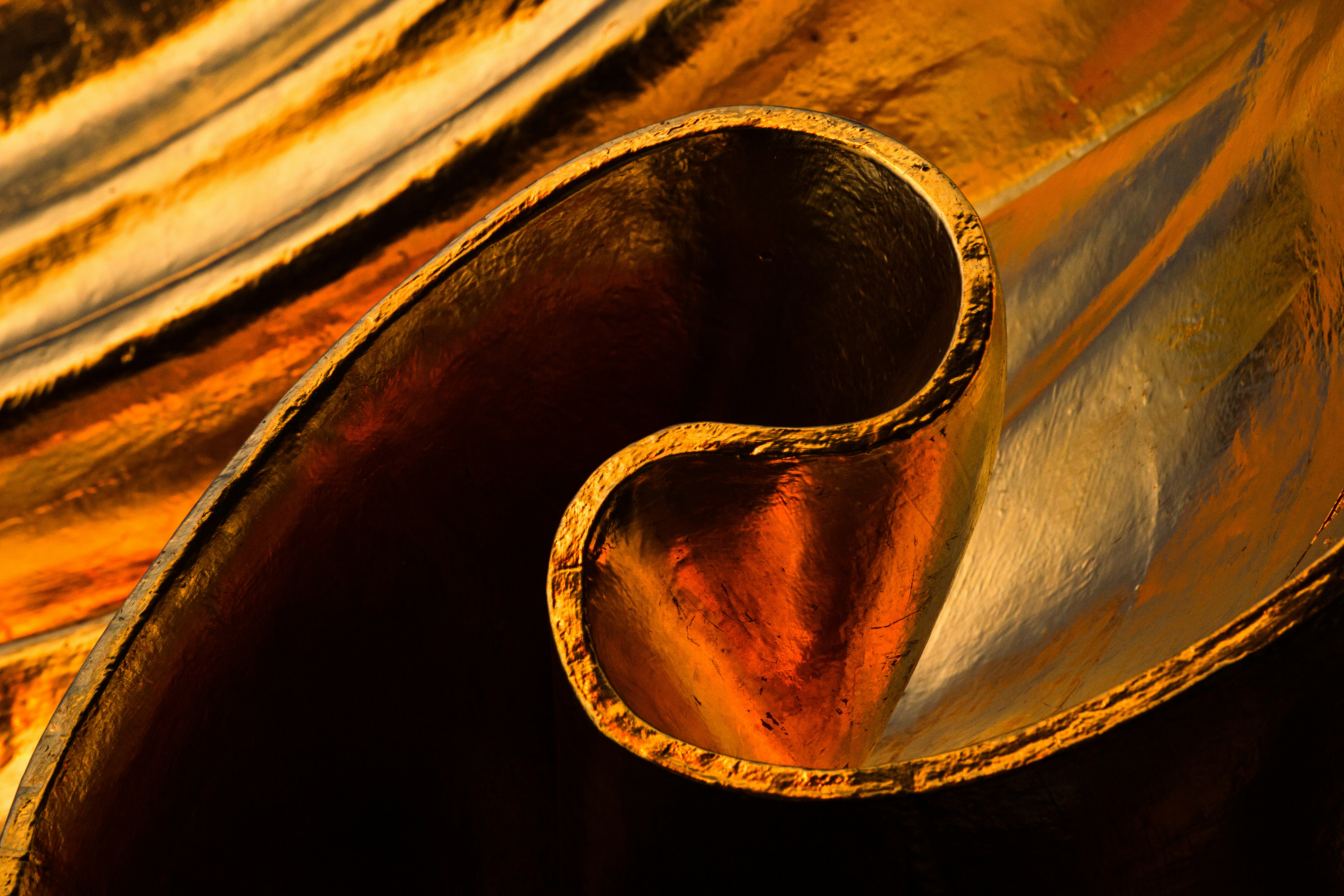 Le laiton : le détail qui signe une cave haut de gamme