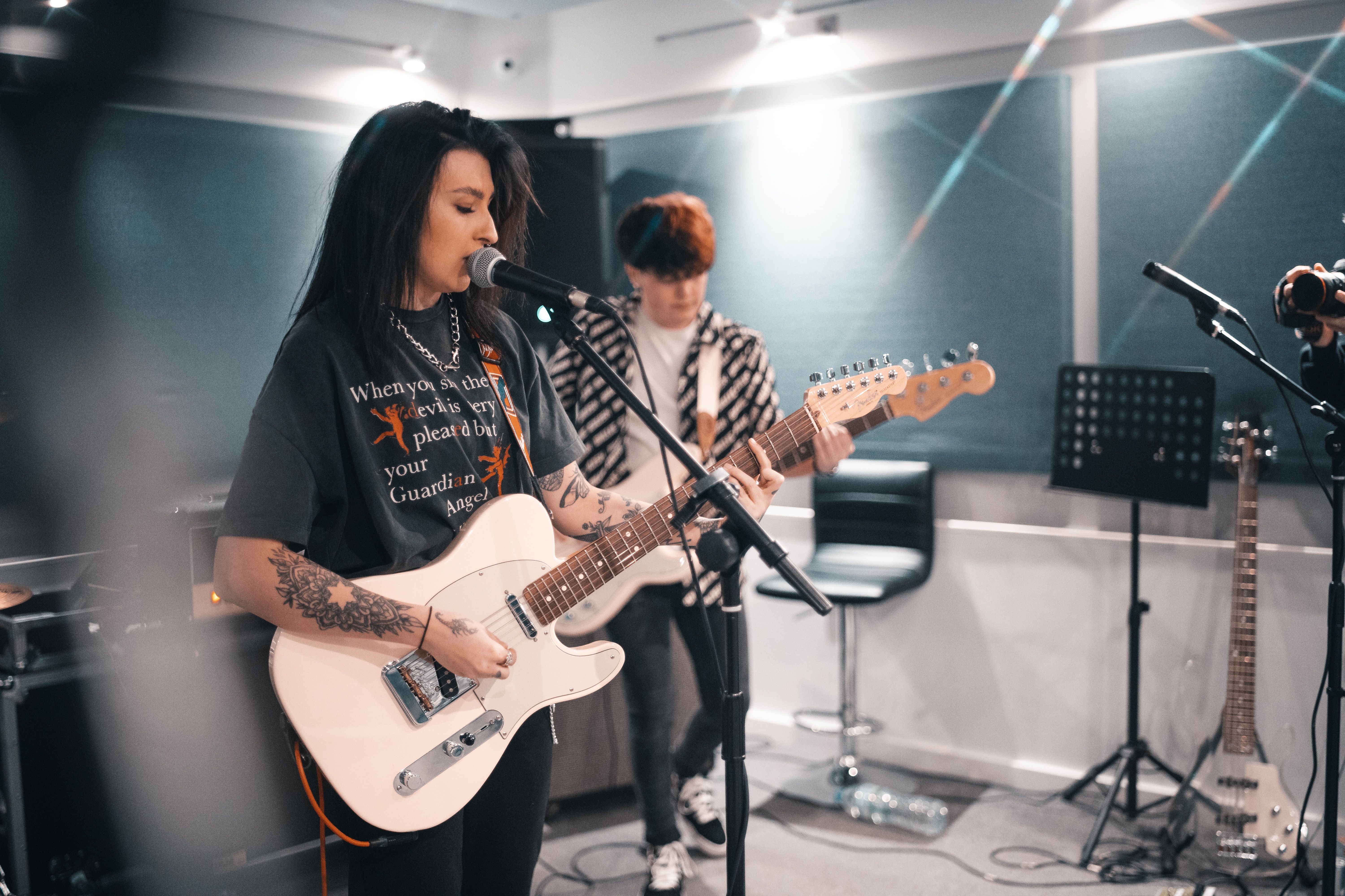 women playing guitar 