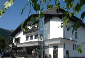 Frühstücksbereich im Hotel Alp Art
