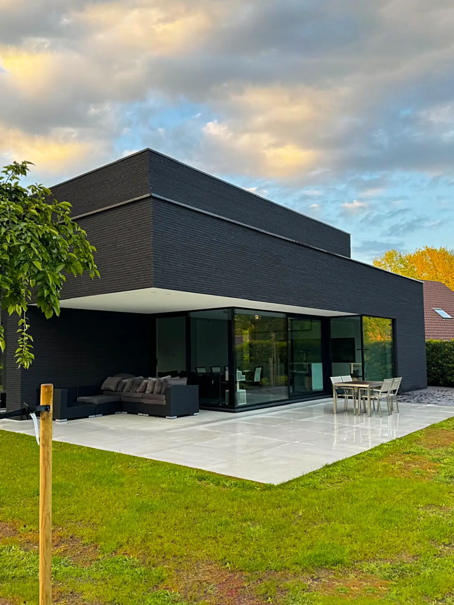 Van creatief tuinontwerp tot nauwkeurige aanleg en professioneel onderhoud: wij creëren duurzame tuinen met stijl, structuur en persoonlijke service | Boogerd Bestratingen