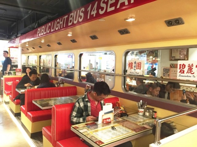 港式冰室空間布局:開放木質吧台優化後生仔互動Bing sutt layout Hong Kong: open wooden counters for young crowd interaction