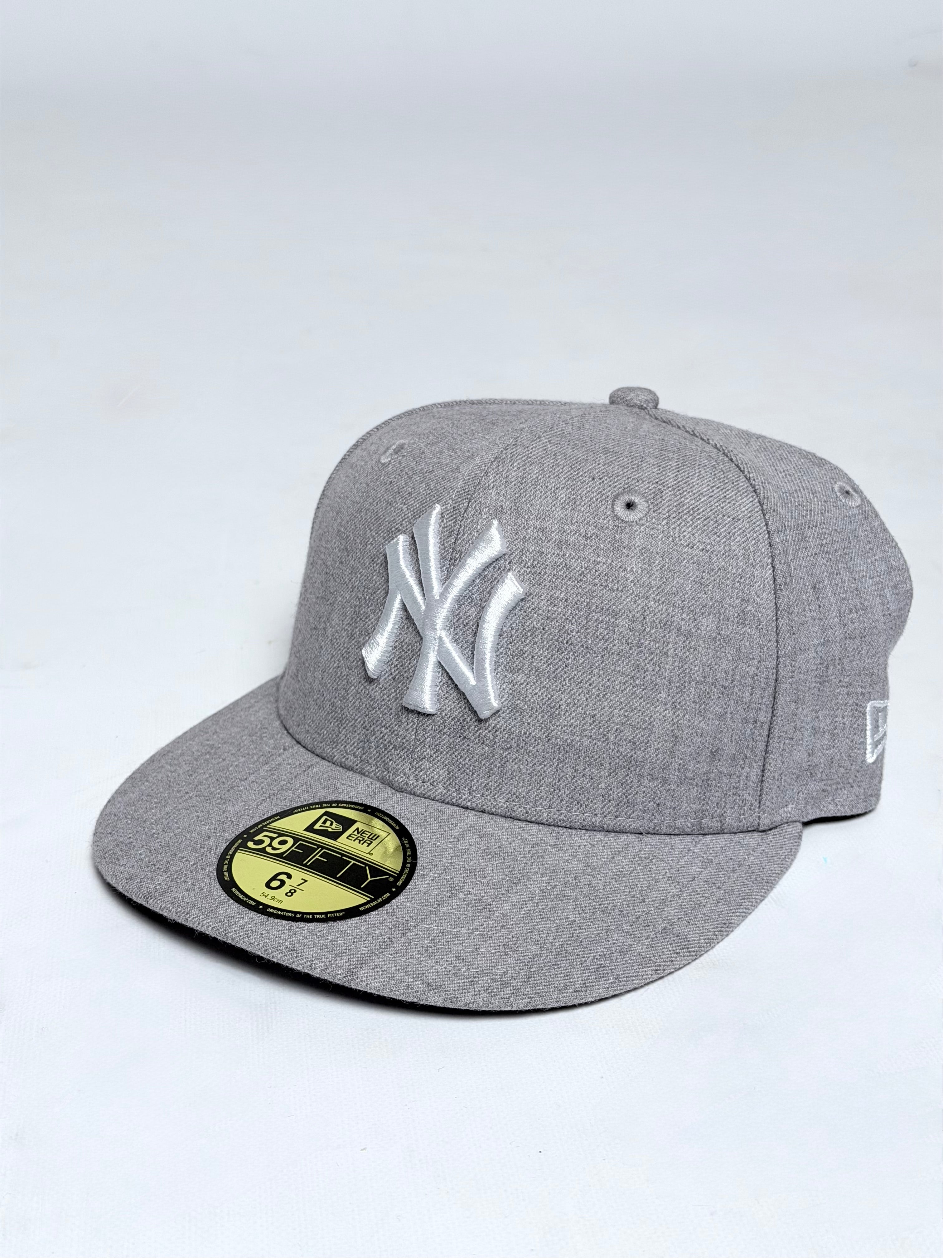 Gray fitted cap with New York logo