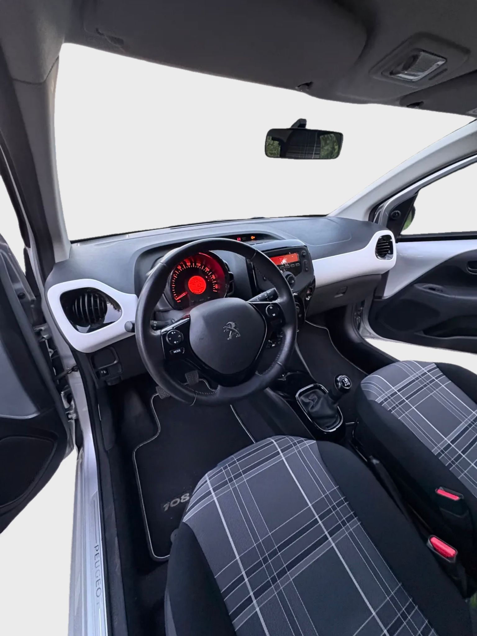 PEUGEOT 108 2017 finition STYLE intérieur cockpit