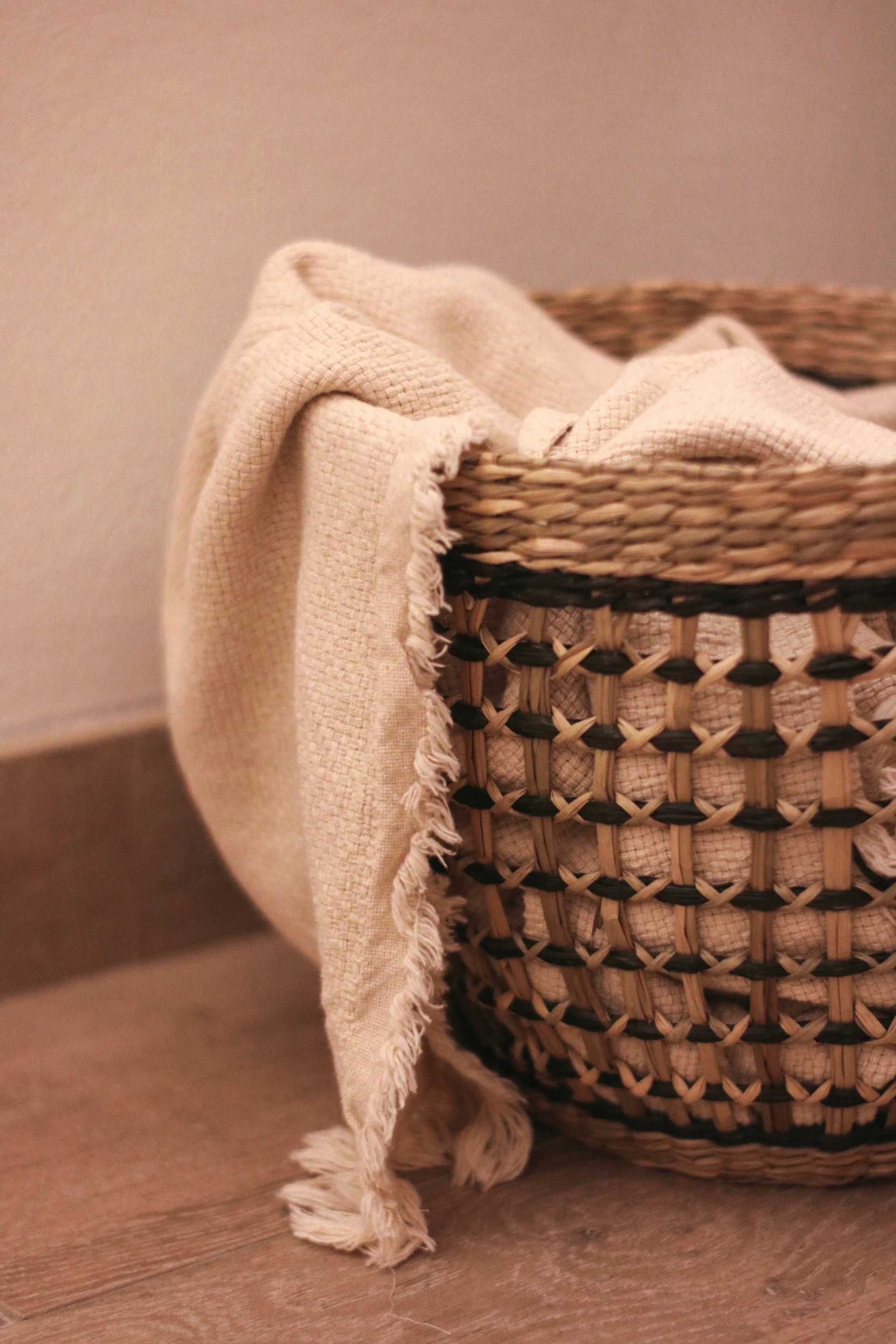 Basket, blanket. Hire graphic, brand, visual identity designer Barcelona.