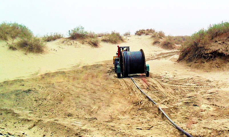 rtp pipe being deployed from an installation trailer in a sand enviroment