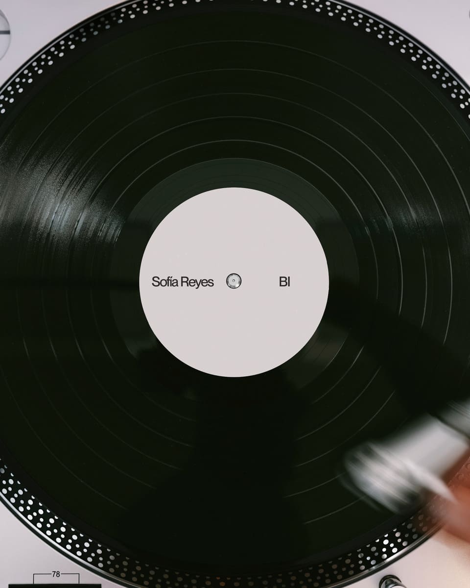 A photo of a vinyl record with a custom design made for the project BI by Sofía Reyes.