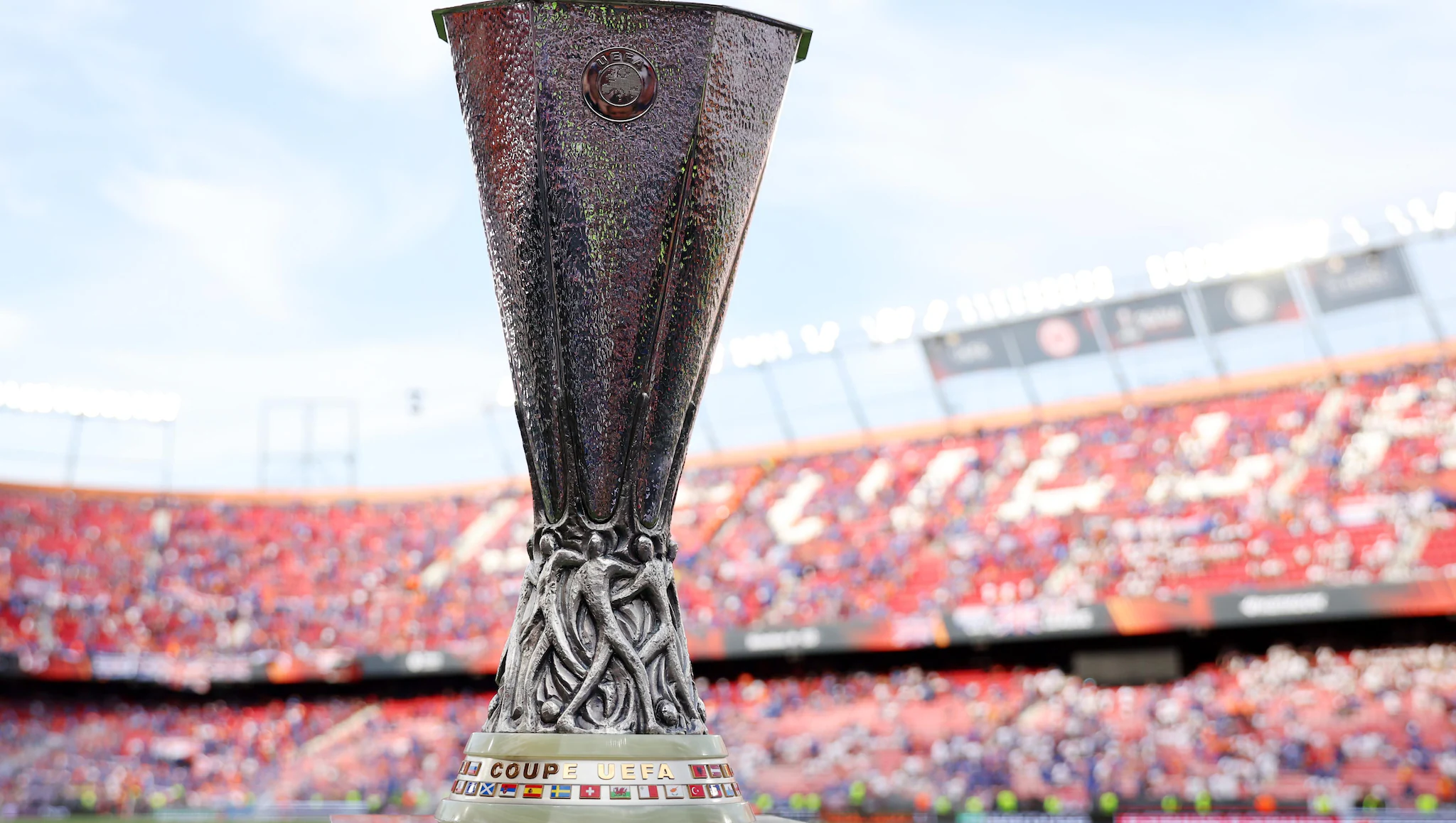 Dynamic picture of a cyclist riding downhill