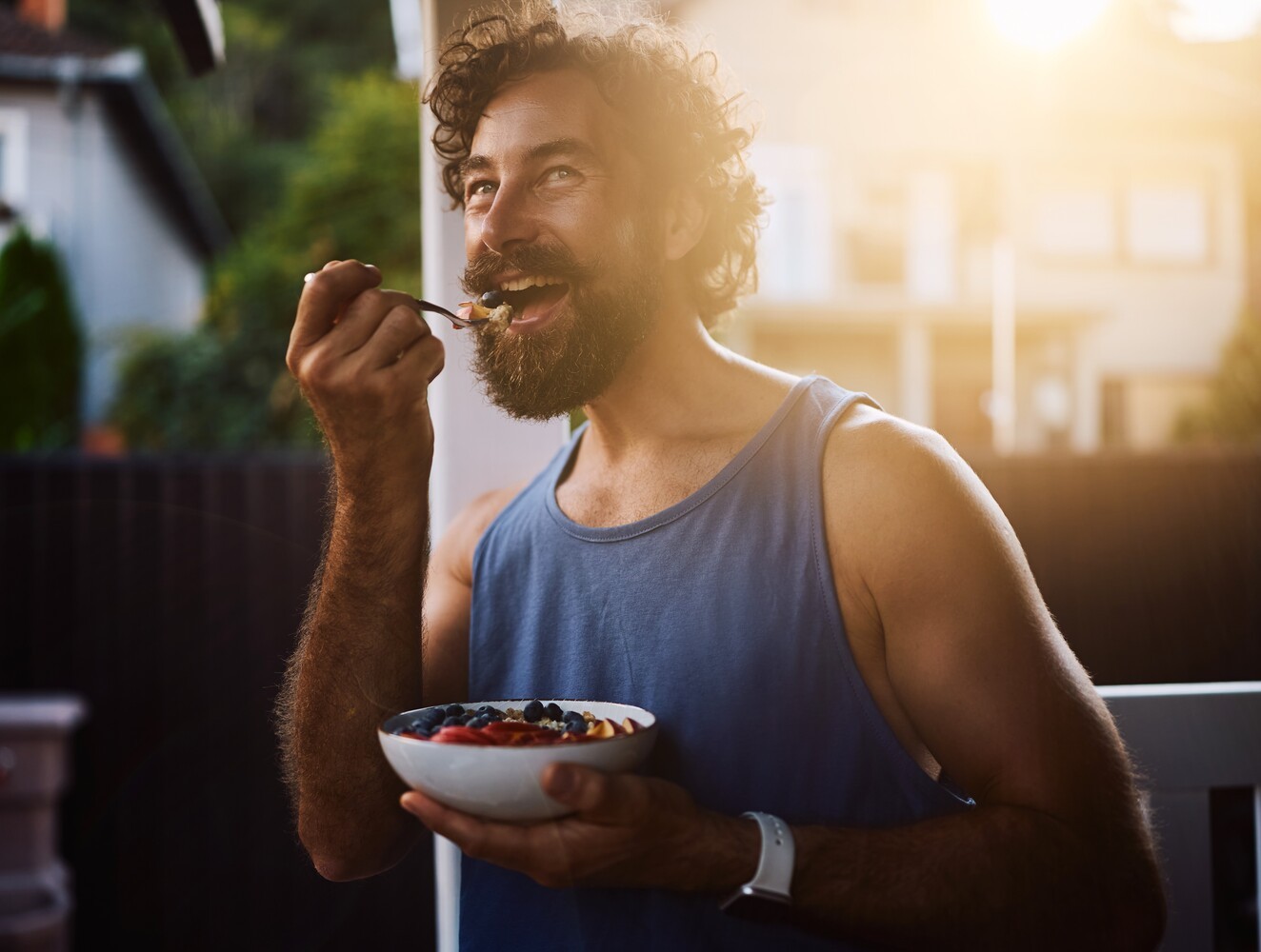 man eating a healthy meal of oatmeal and fruit to support his steps per day to lose weight