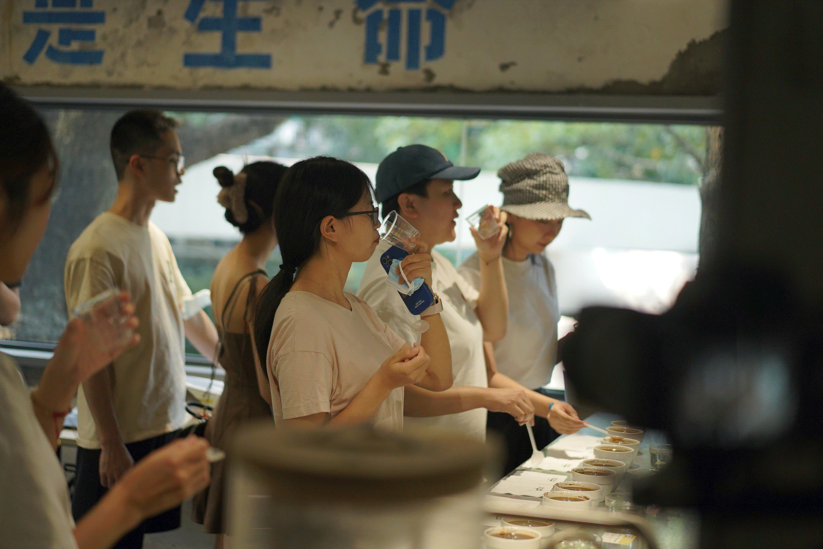 咖啡活动参与者品尝