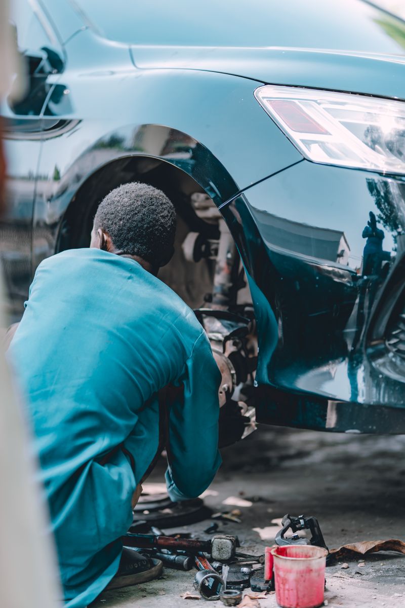 Intervention sur une roue automobile