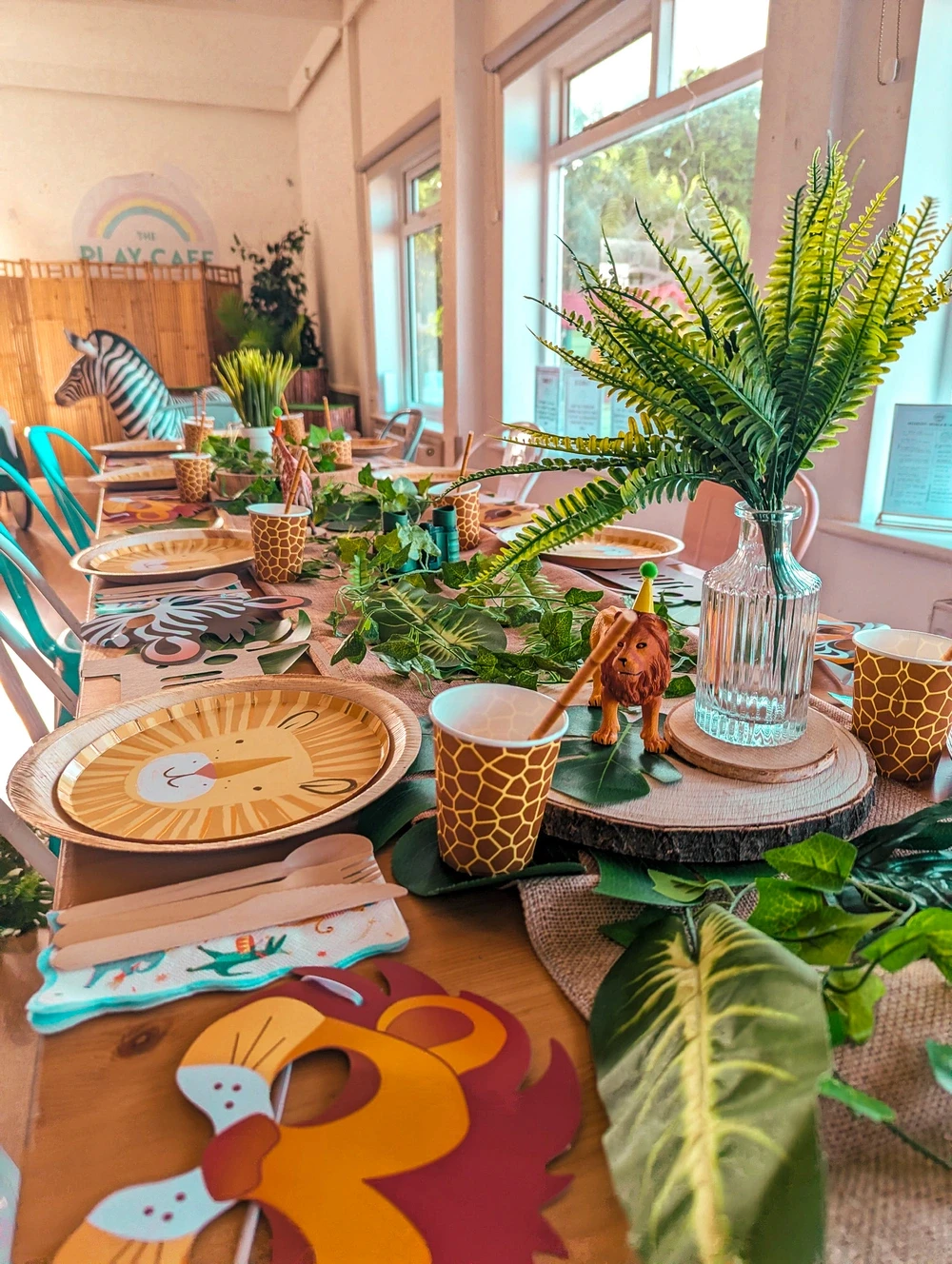 Jungle themed table setup with balloons for a kids’ party