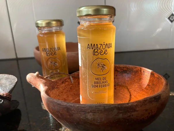 Garrafas de Mel de Uruçu boca-de-renda.