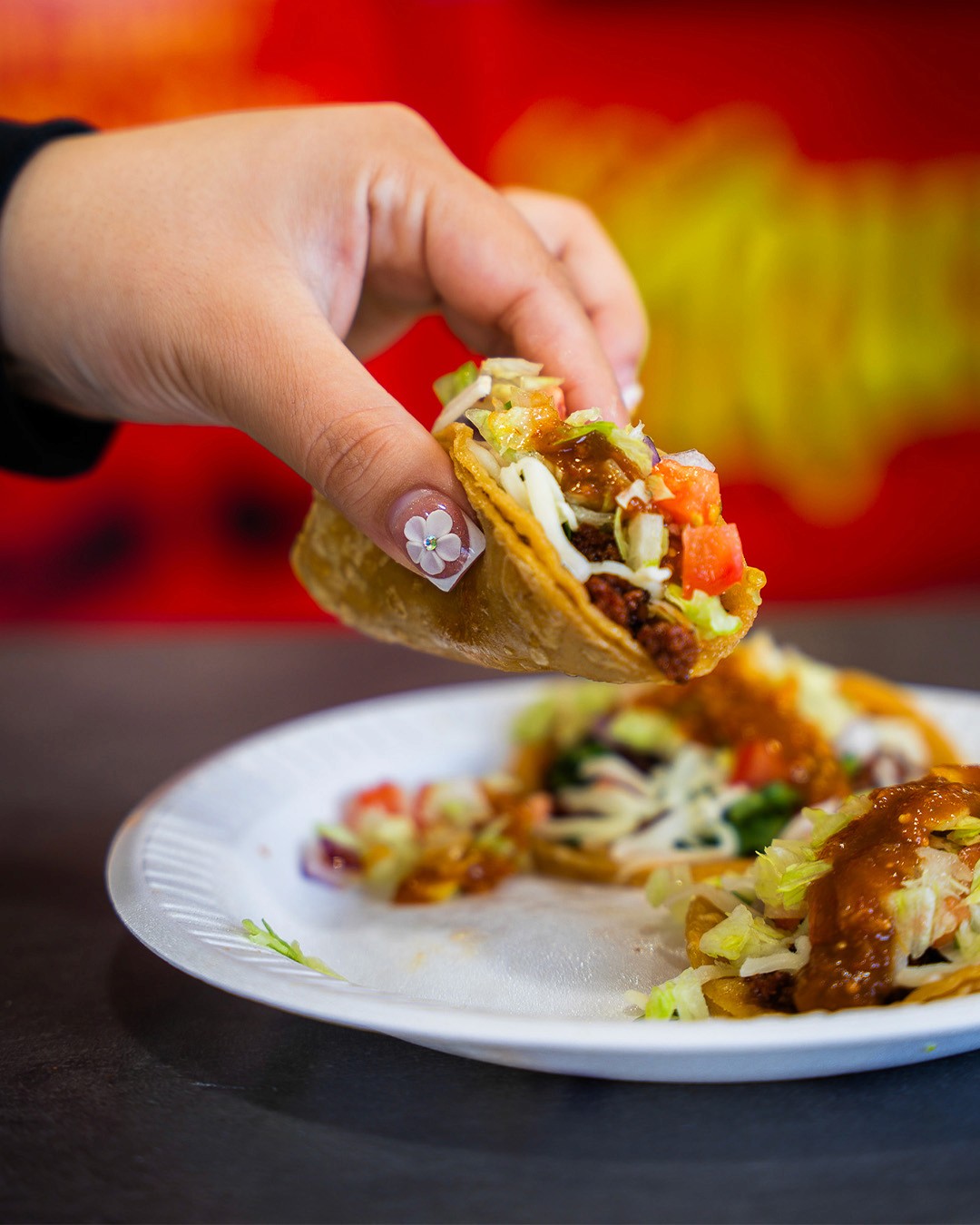 A man stands in a grassy field under a clear blue sky, embodying a thoughtful pose. Large yellow text reads "DÉTERMINATION" with motivational phrases in French.