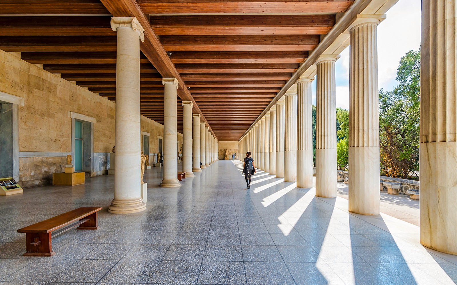 希腊雅典古市集中的阿塔罗斯柱廊。