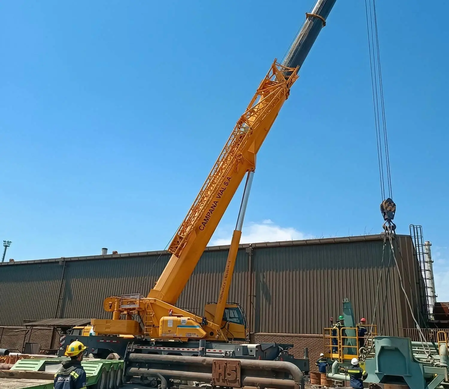 Grúa de VIalBal para el cliente de Campana Vial.