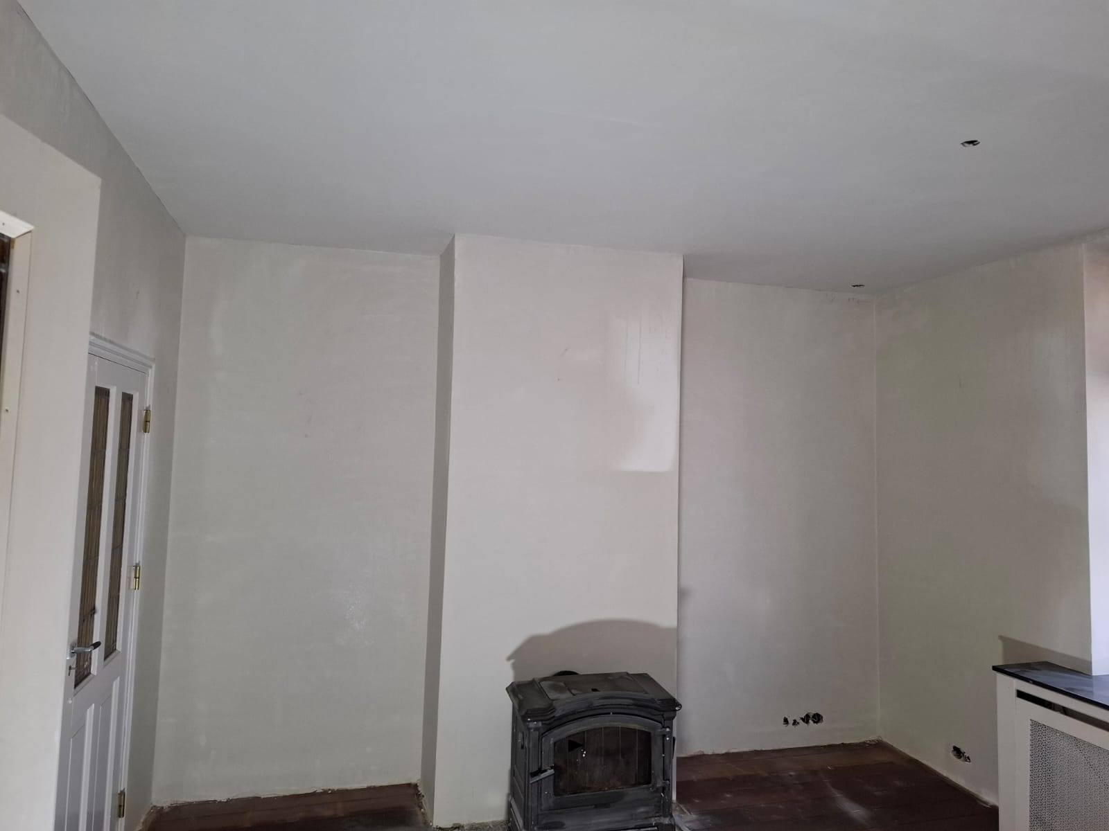 Sausklaar-stucwerk-woonkamer-hoensbroek-stukadoor