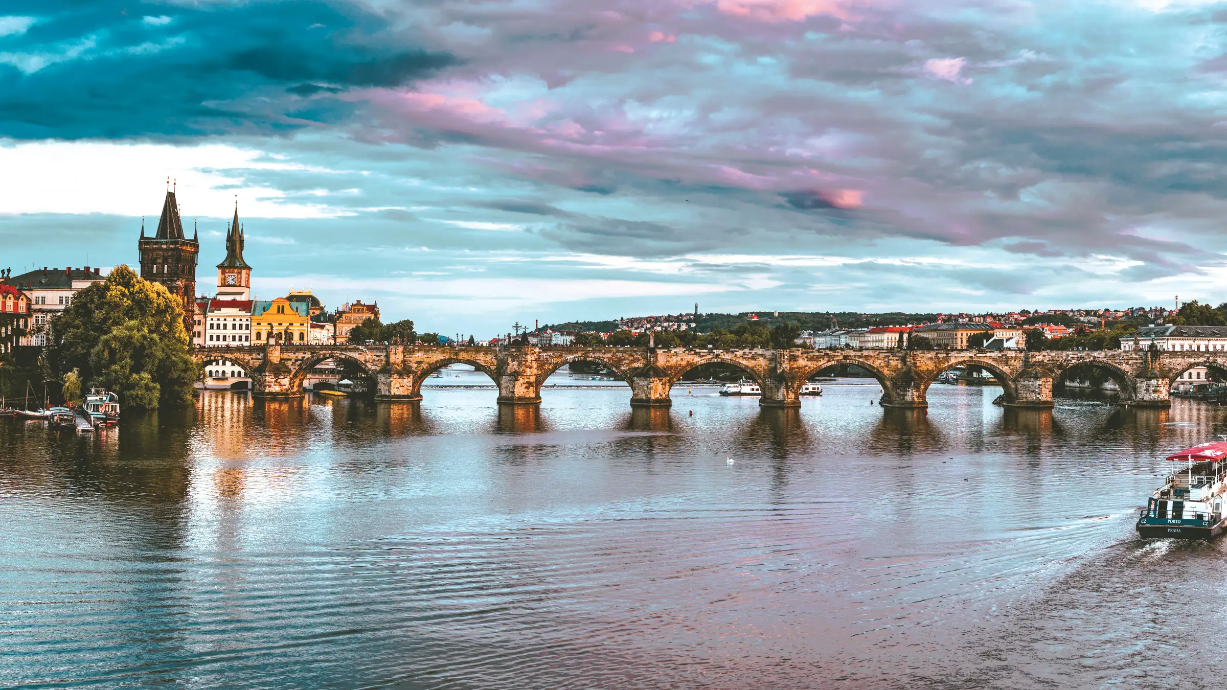 Le célèbre et emblématique Pont Charles à Prague