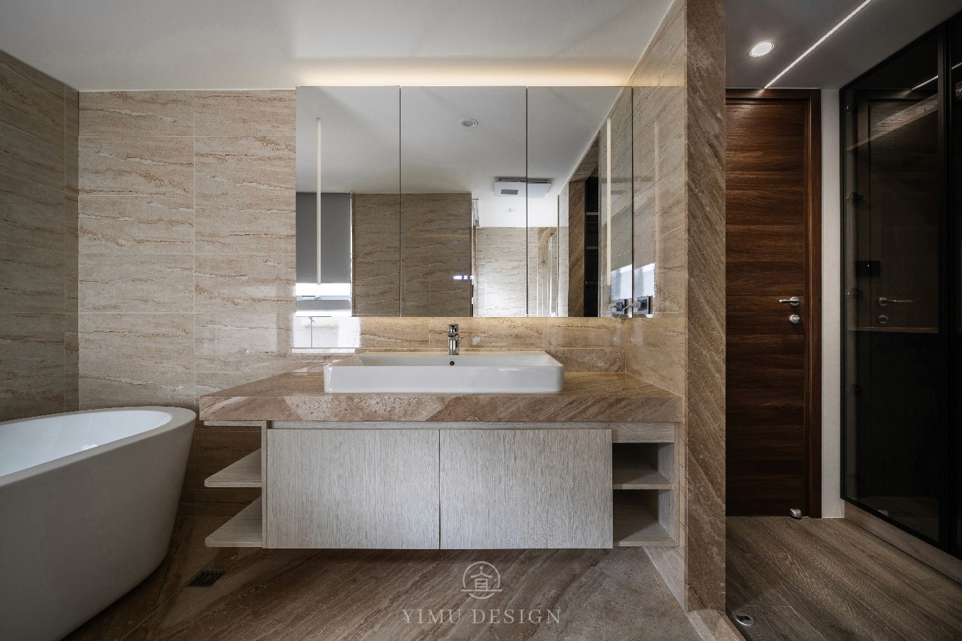 黑韻深章住宅浴室空間設計，木質與石材材質營造靜謐氛圍