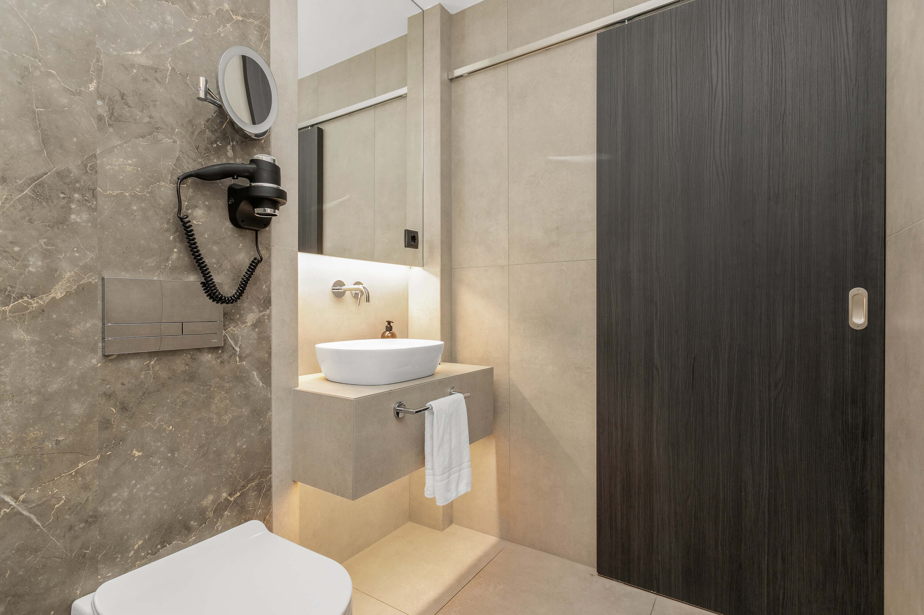 Baðherbergi Konvin Hotel