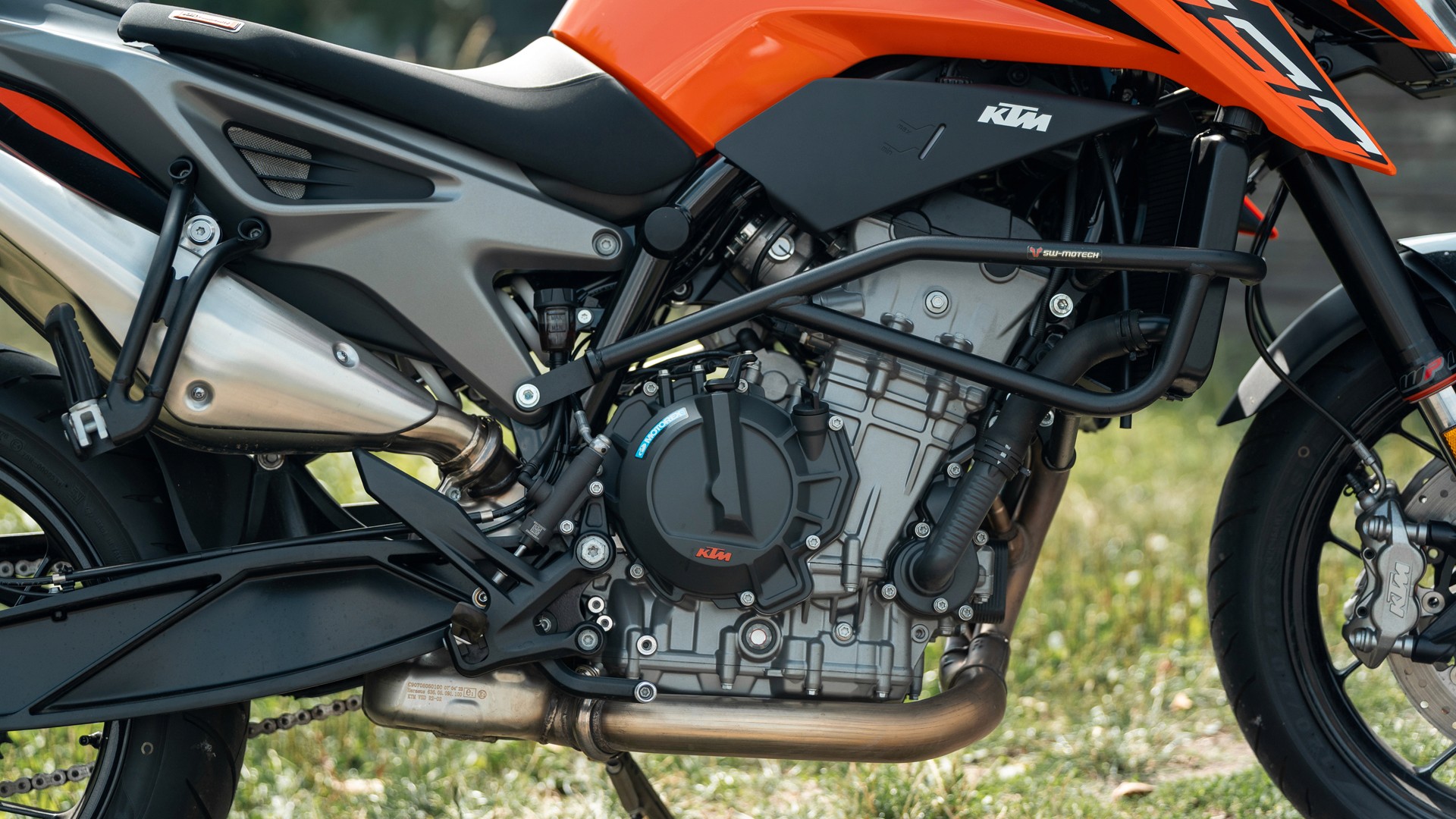 Motor-Detail der KTM Duke 790 – leistungsstarke Technik für sichere und professionelle Motorradausbildung in Neustadt bei Coburg & Rödental.
