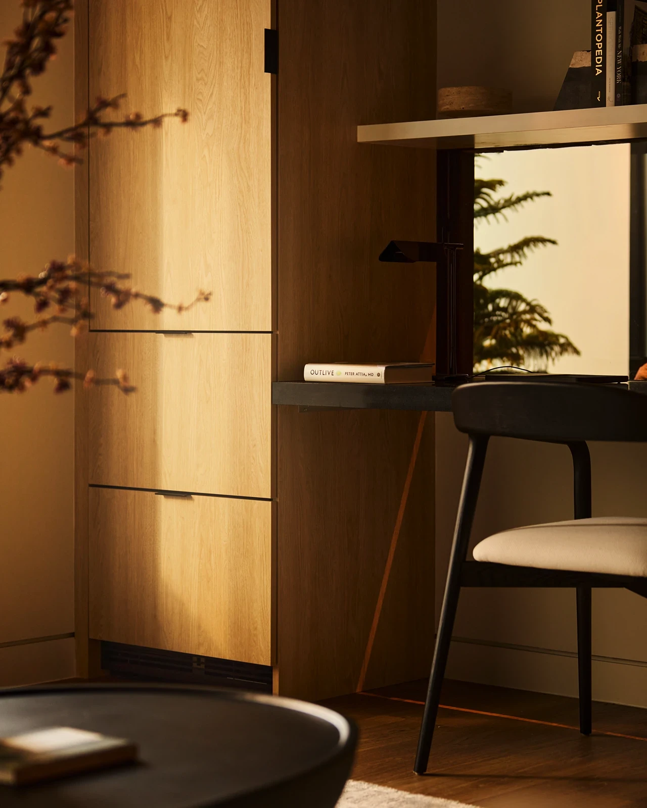 Private suite at Biograph New York designed for rest and recovery, including a space for members to enjoy lunch between evaluations.