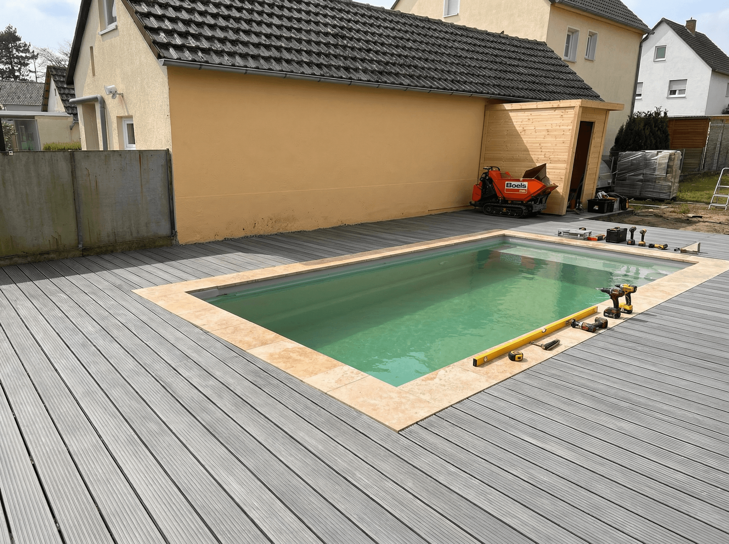 Familiäre Atmosphäre bei Fuchs Kampfsport: Inhaber und Mitglied zeigen Vertrauen und Teamgeist