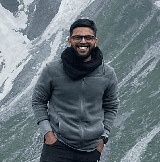 Image of Adarsh Khant, ceo of Himalyan Petrochem and Pixel Pine, sharing his experience with Phoenix Experience to Everest Base Camp