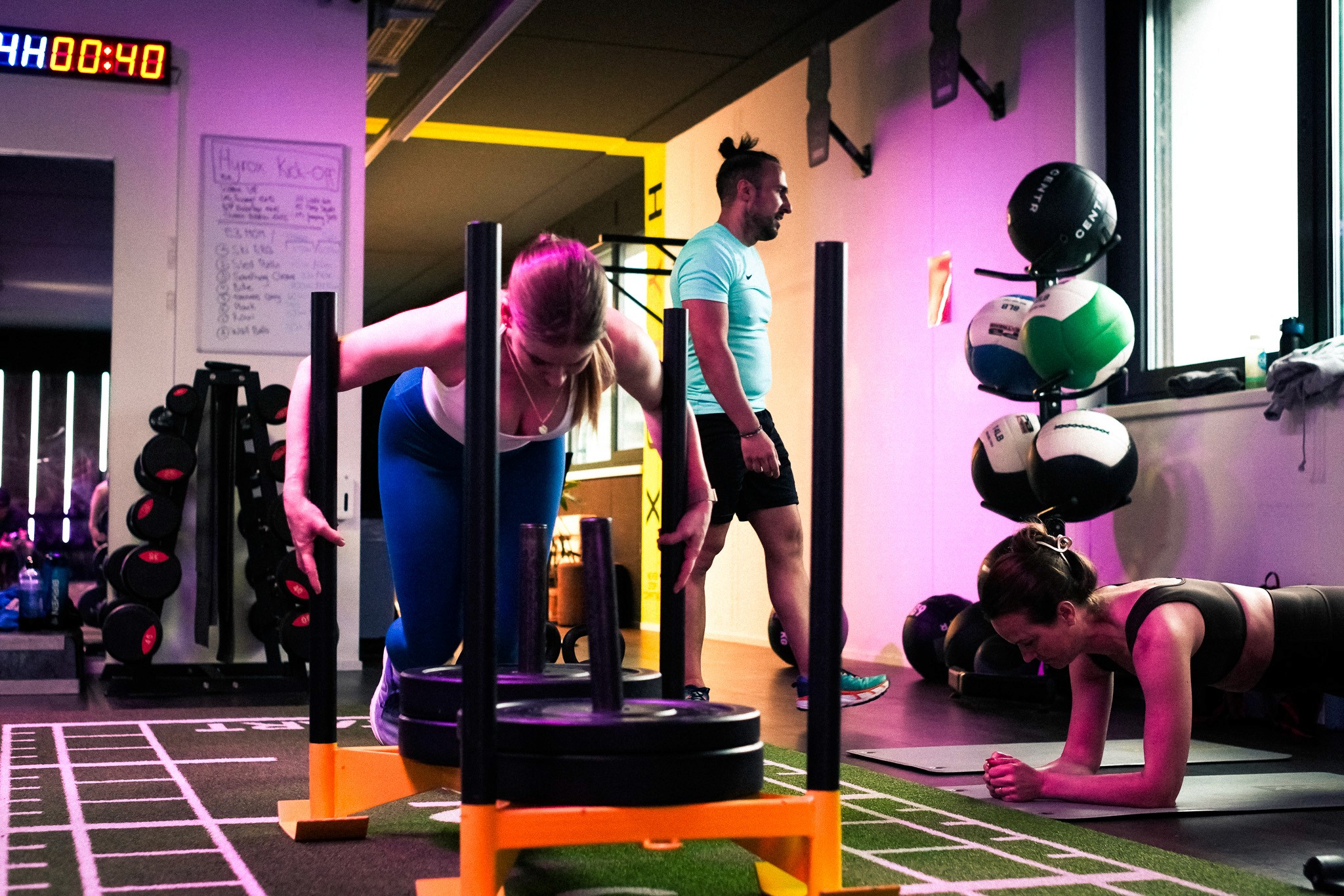 HYROX Wettkampf-Setup mit Sled, SkiErg und Wallballs im FORCE Performance Center Buchs