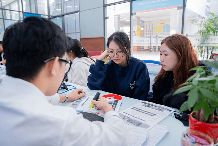 Làm thế nào để tăng cơ hội nhận học bổng Tuyển sinh 2026 của HUTECH? 153