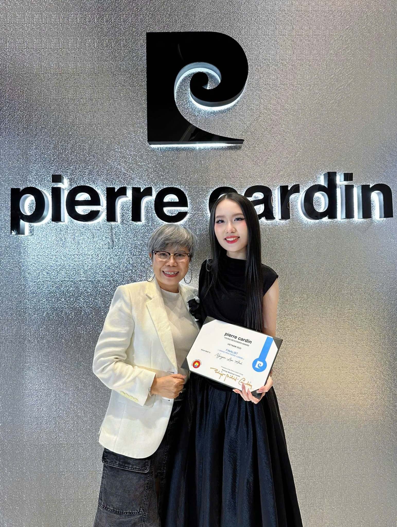 Sinh viên ngành Thiết kế thời trang được vinh danh “Sáng tạo xuất sắc” tại Pierre Cardin Fashion Show 2025