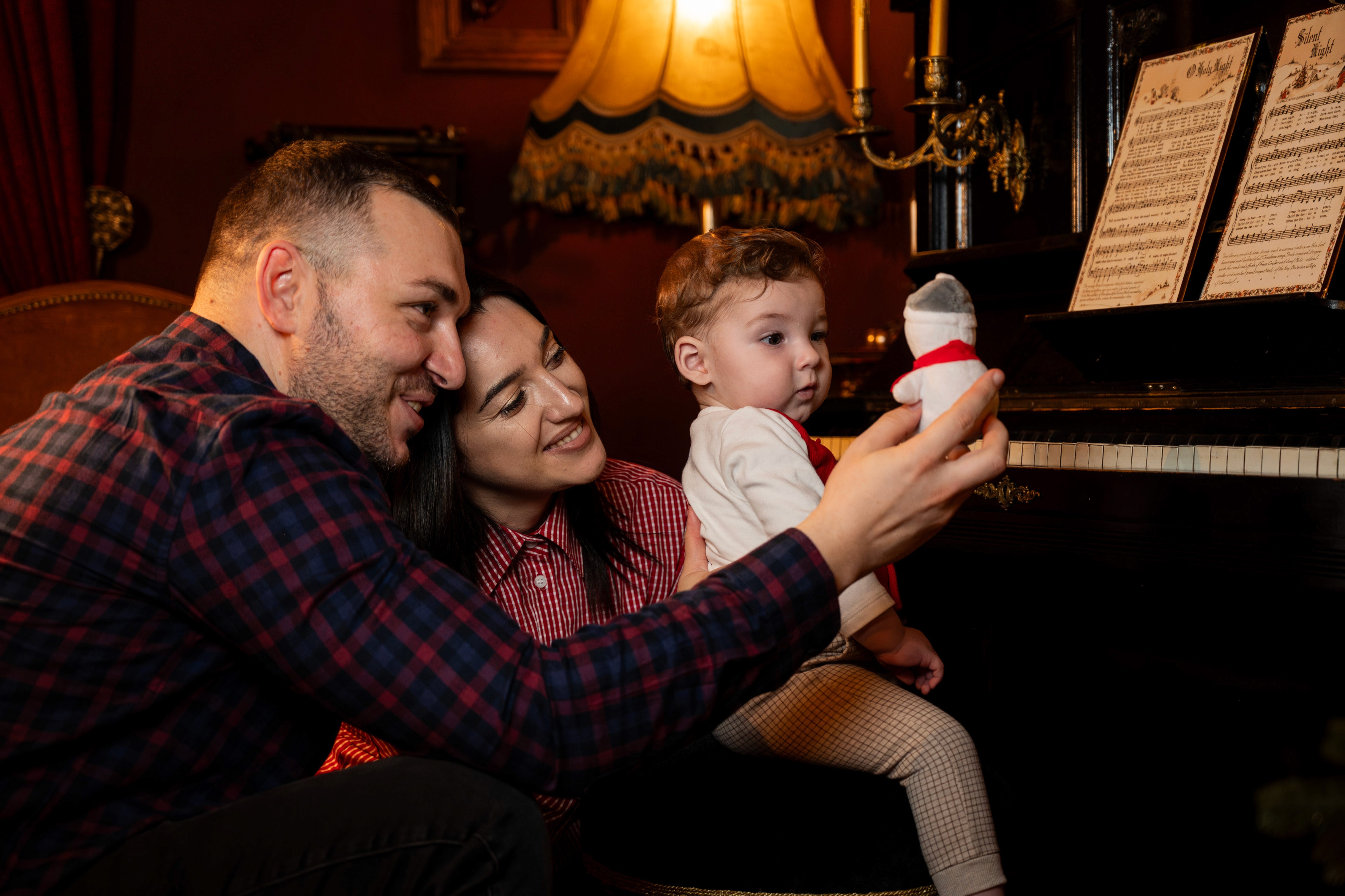 Ședință foto de familie de Crăciun, cadre naturale și autentice
