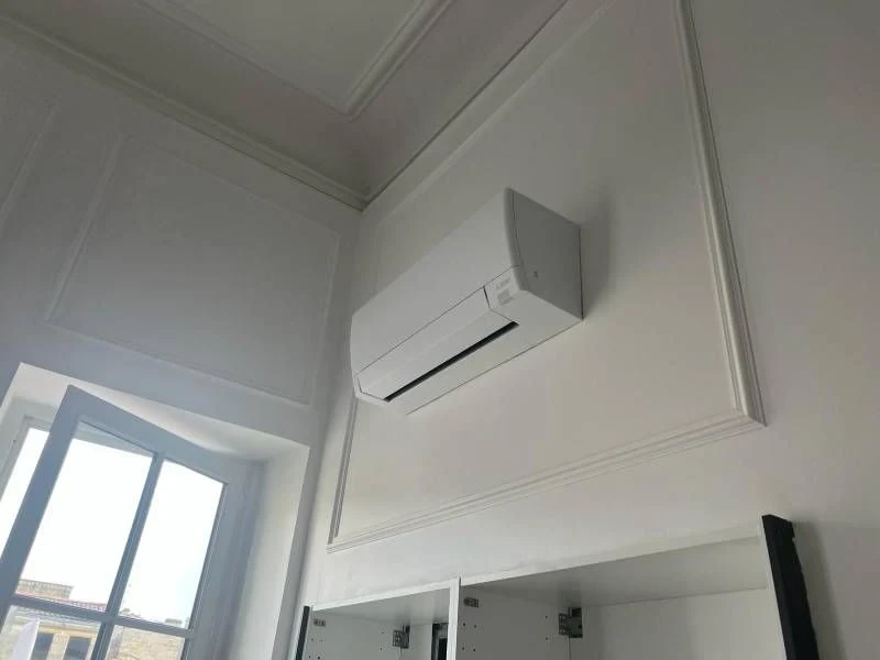 une unité posée à l'intérieur de la maison par Aquitaclim