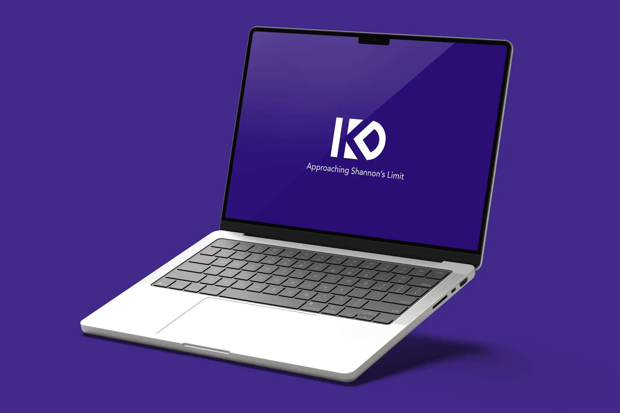 Portfolio Thankium: Portátil moderno con pantalla azul mostrando logotipo de tecnología avanzada.