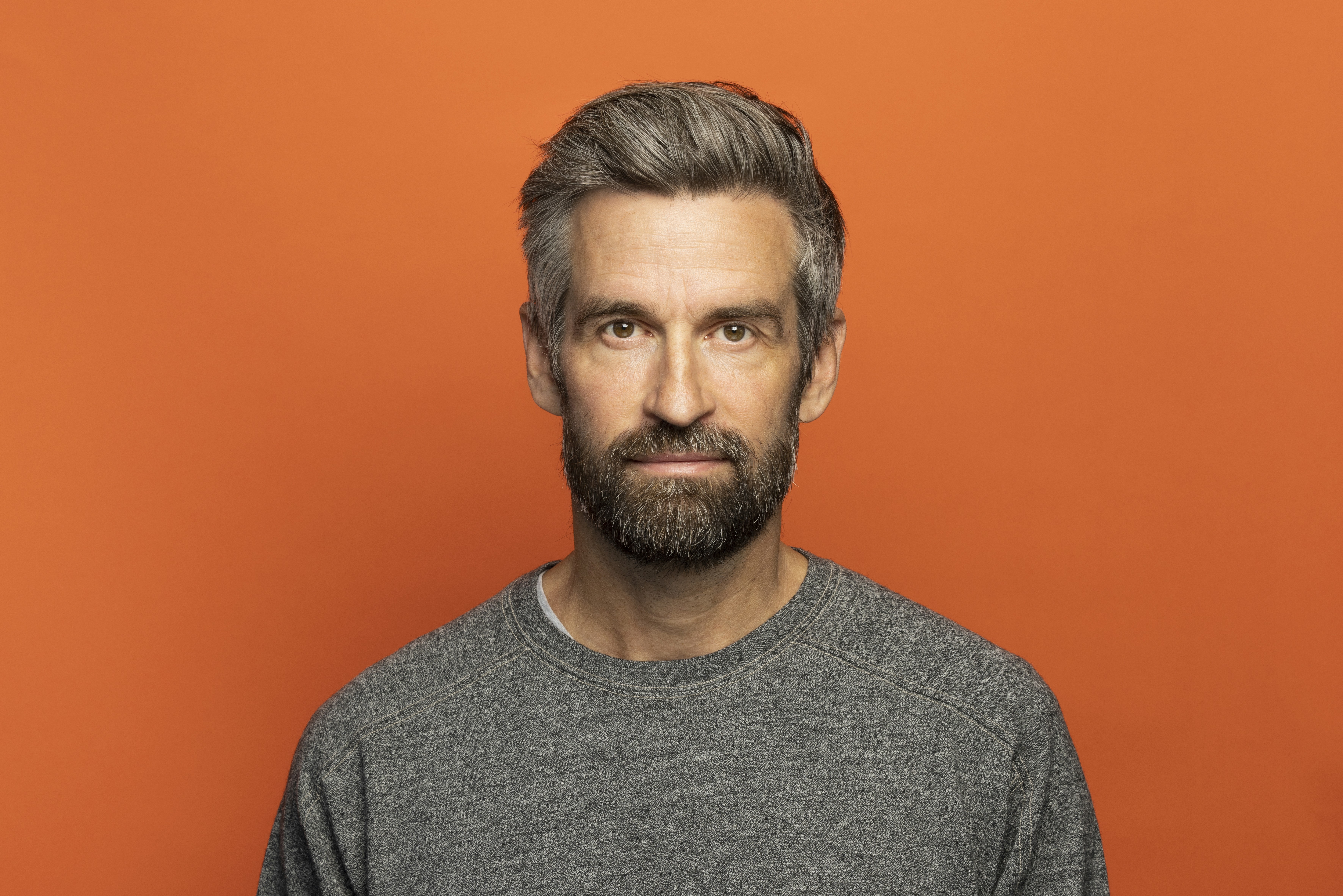 Une photo portrait du réviseur