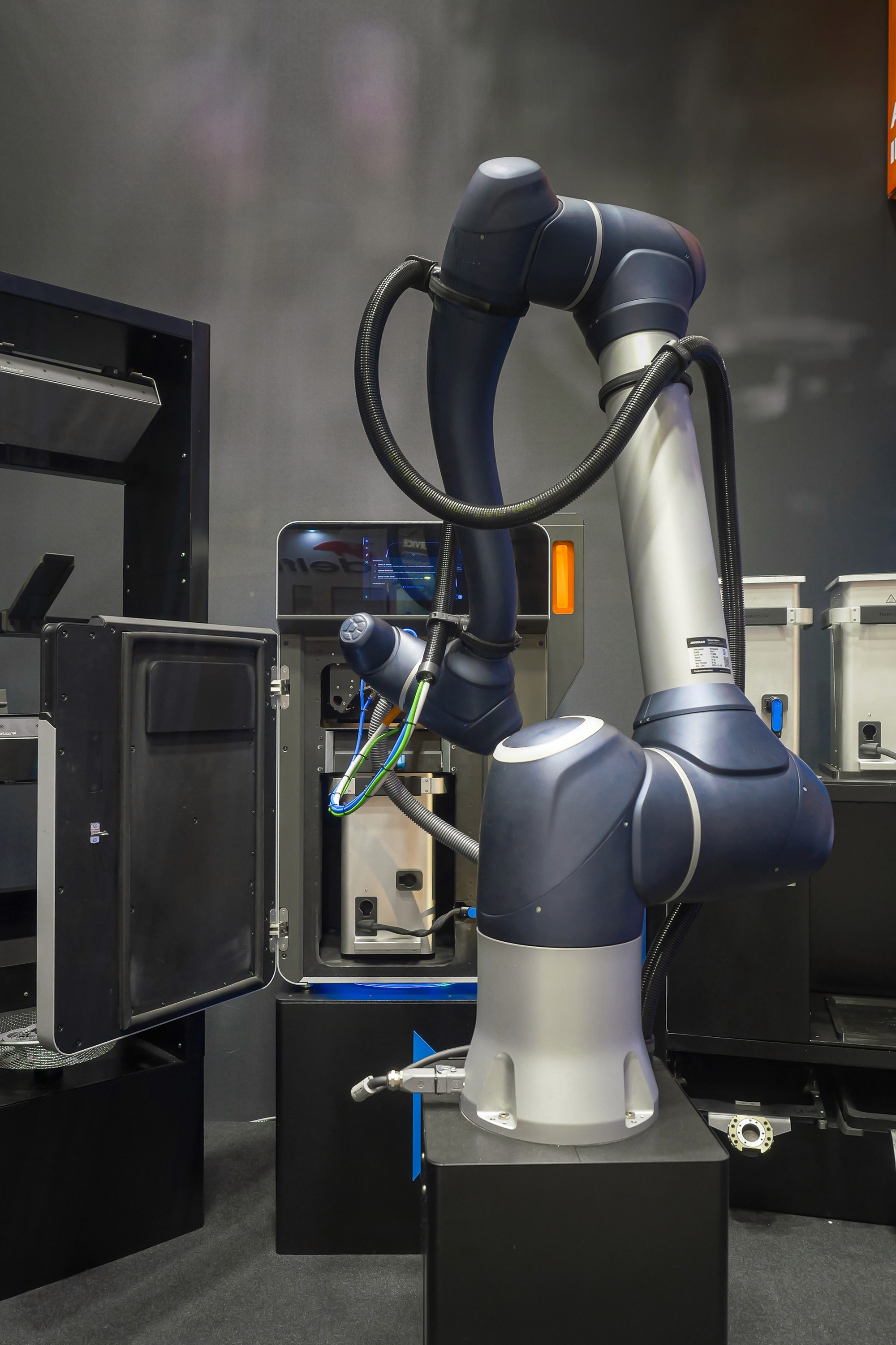 DHR at Formnext: a look at the SLS part inside the automation cell