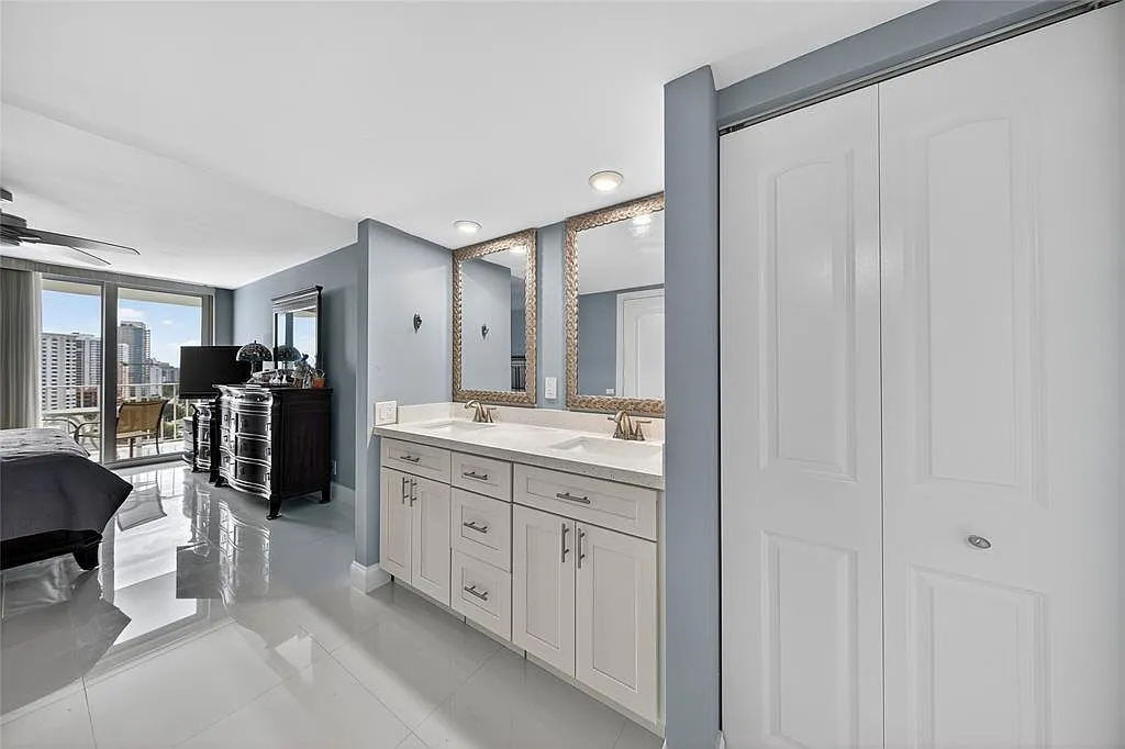 Luxury Oceanfront Condo - Primary Bathroom