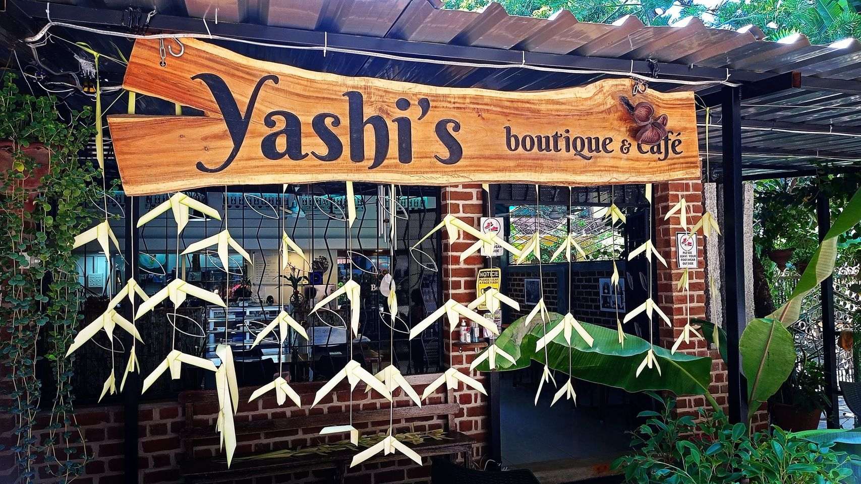 Yashi's Cafe exterior.