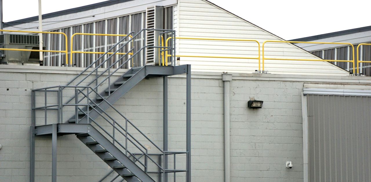 he-thong-thoat-hiem-van-phong