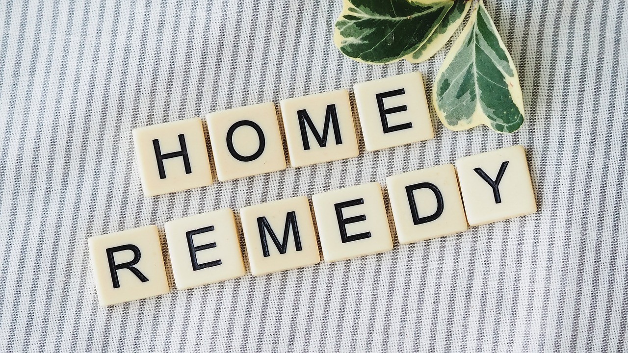 Home treatment methods for pilonidal cysts, including hygiene care and herbal compresses